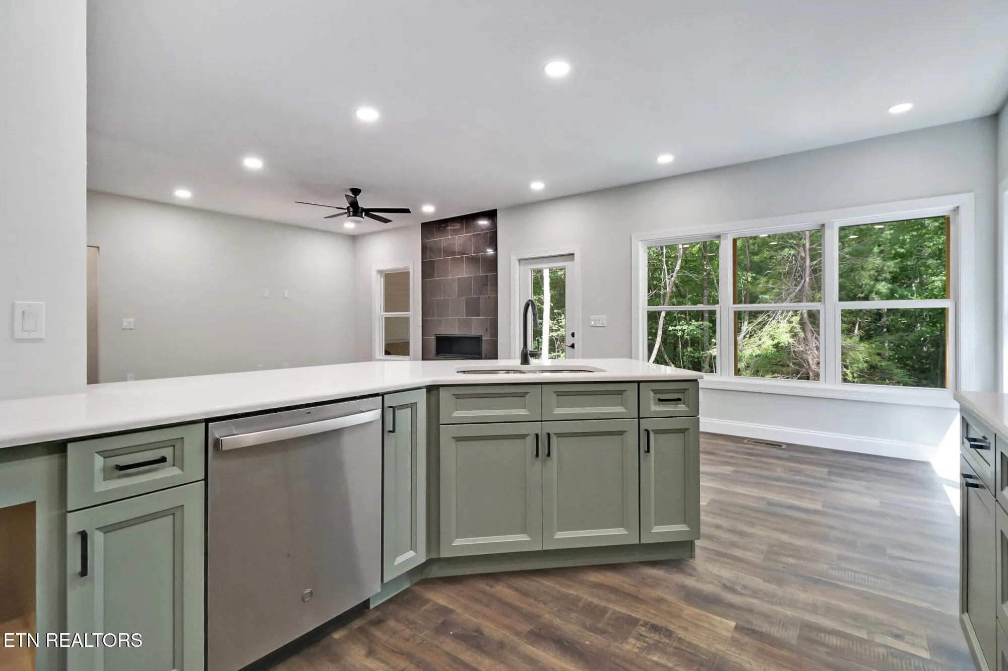 Property Slideshow image 8 of 30 | 141 windsor rd, Crossville, TN, 38558