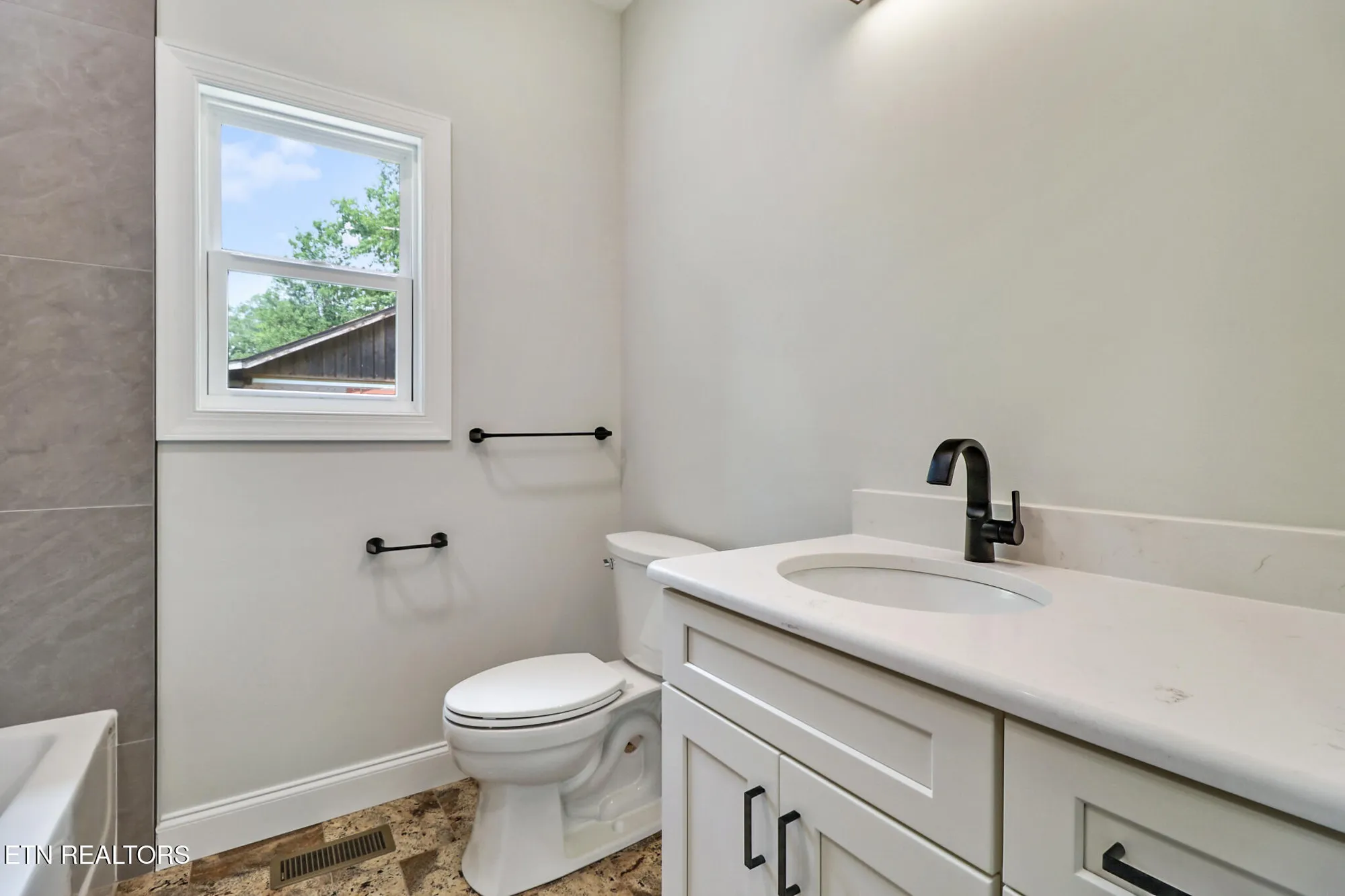 Property Slideshow image 20 of 30 | 141 windsor rd, Crossville, TN, 38558