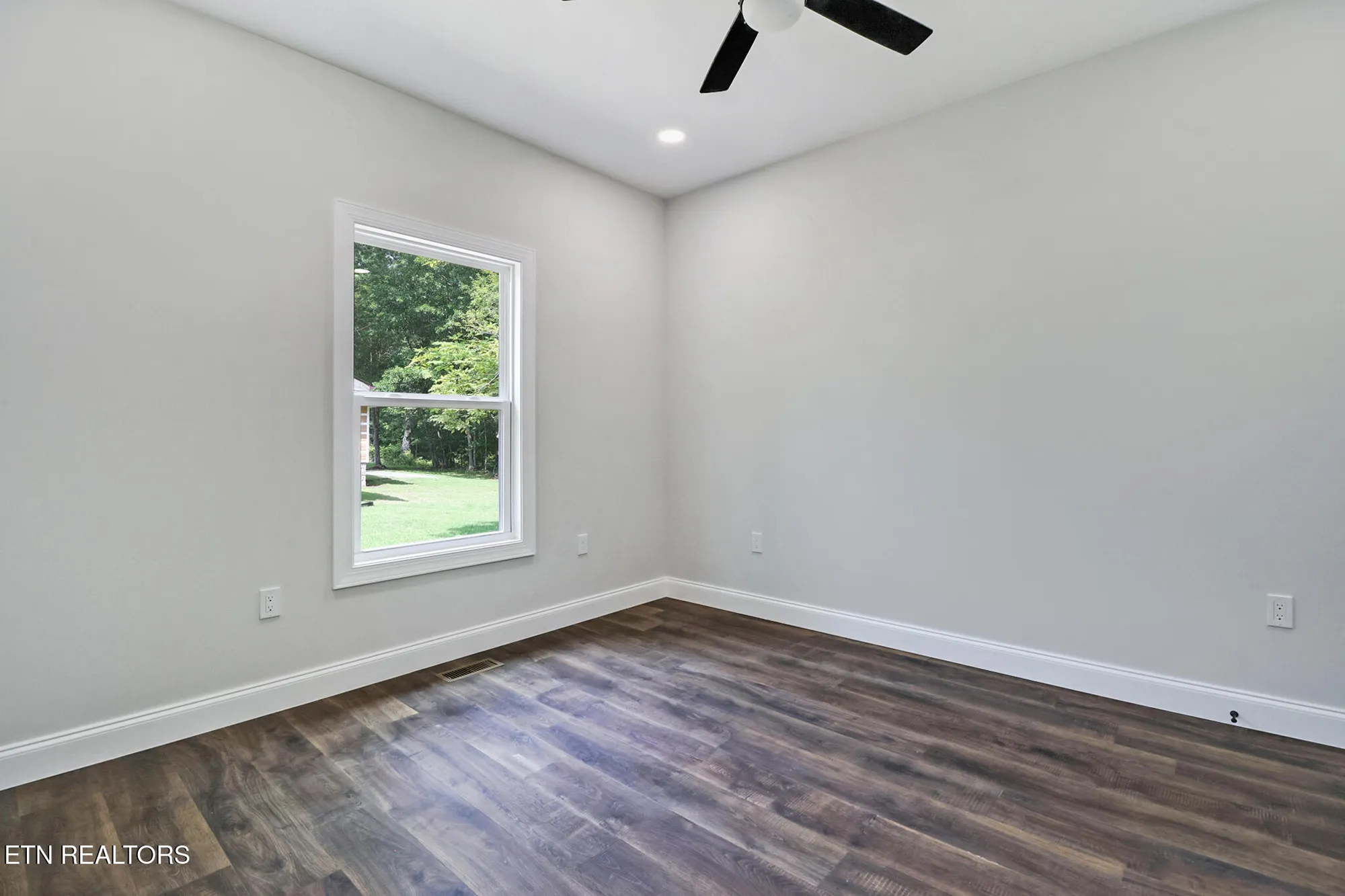 Property Slideshow image 22 of 30 | 141 windsor rd, Crossville, TN, 38558