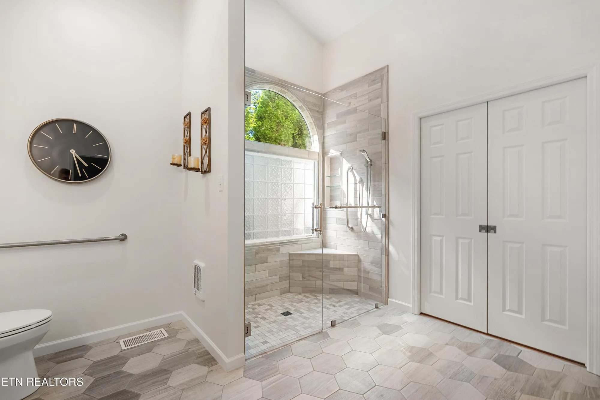 Property Slideshow image 41 of 51 | 108 tahlequah ln, Loudon, TN, 37774