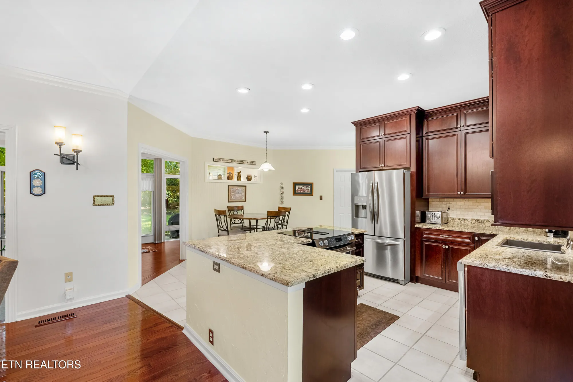 Property Slideshow image 37 of 51 | 108 tahlequah ln, Loudon, TN, 37774