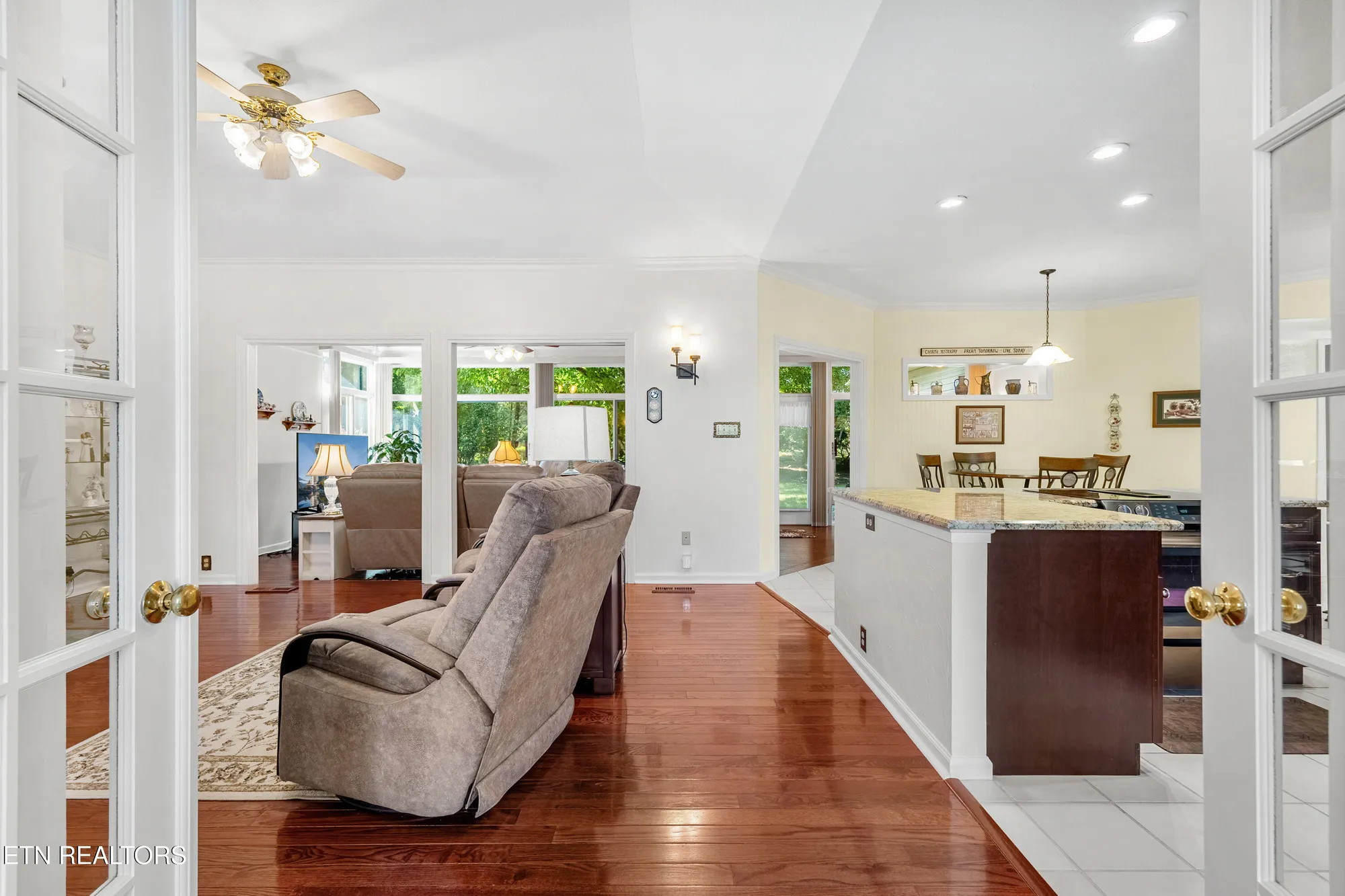 Property Slideshow image 25 of 51 | 108 tahlequah ln, Loudon, TN, 37774