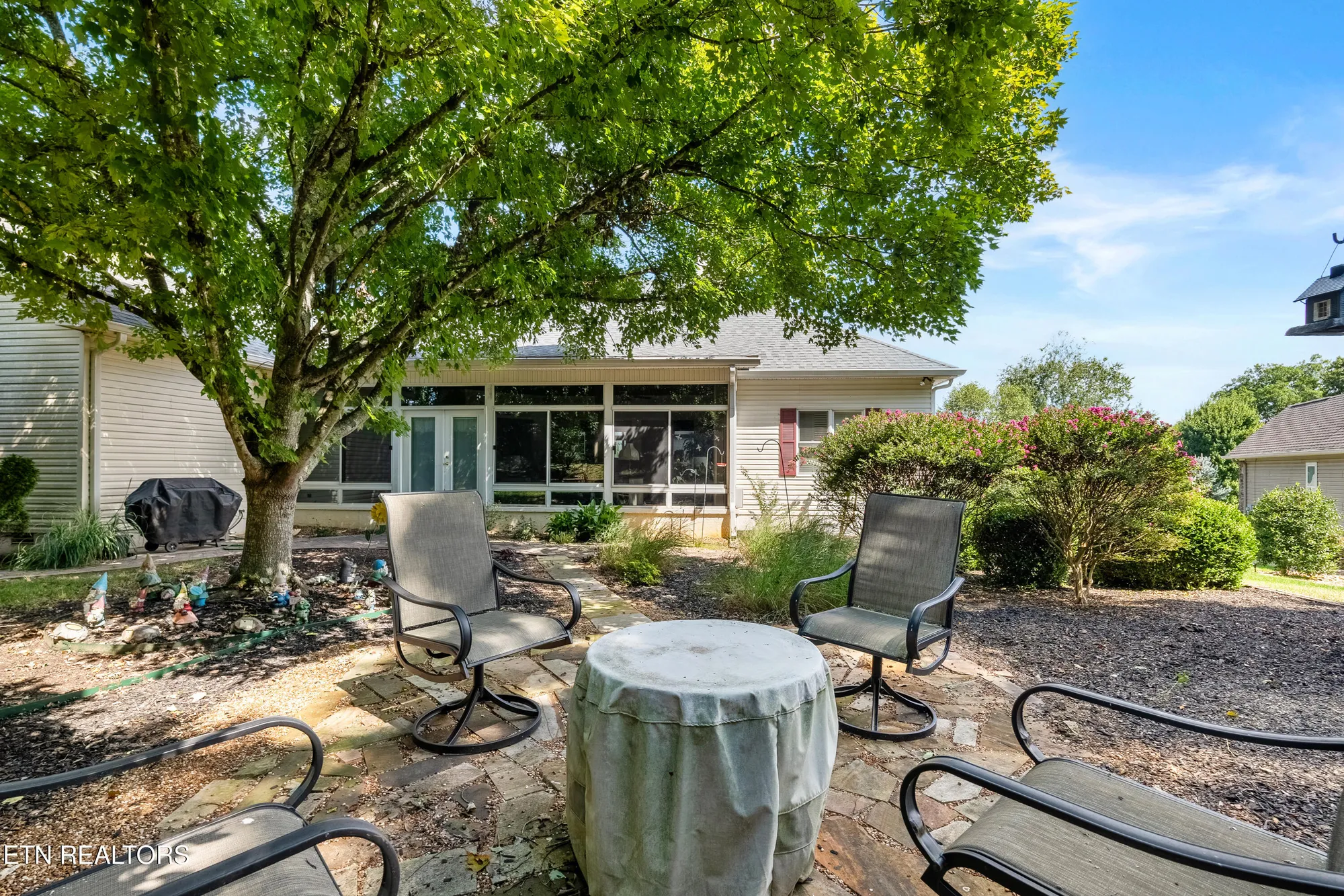 Property Slideshow image 16 of 51 | 108 tahlequah ln, Loudon, TN, 37774