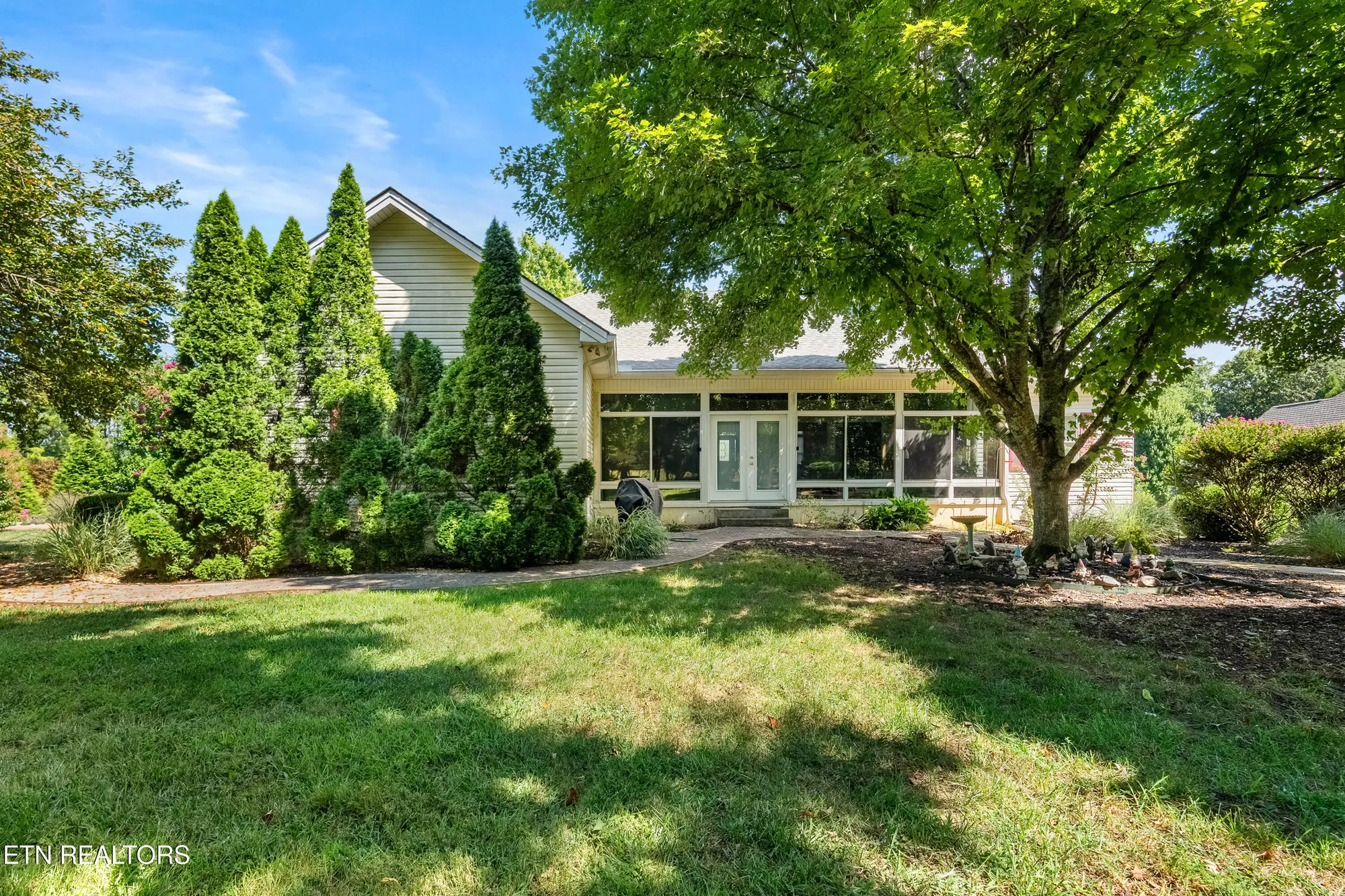 Property Slideshow image 15 of 51 | 108 tahlequah ln, Loudon, TN, 37774