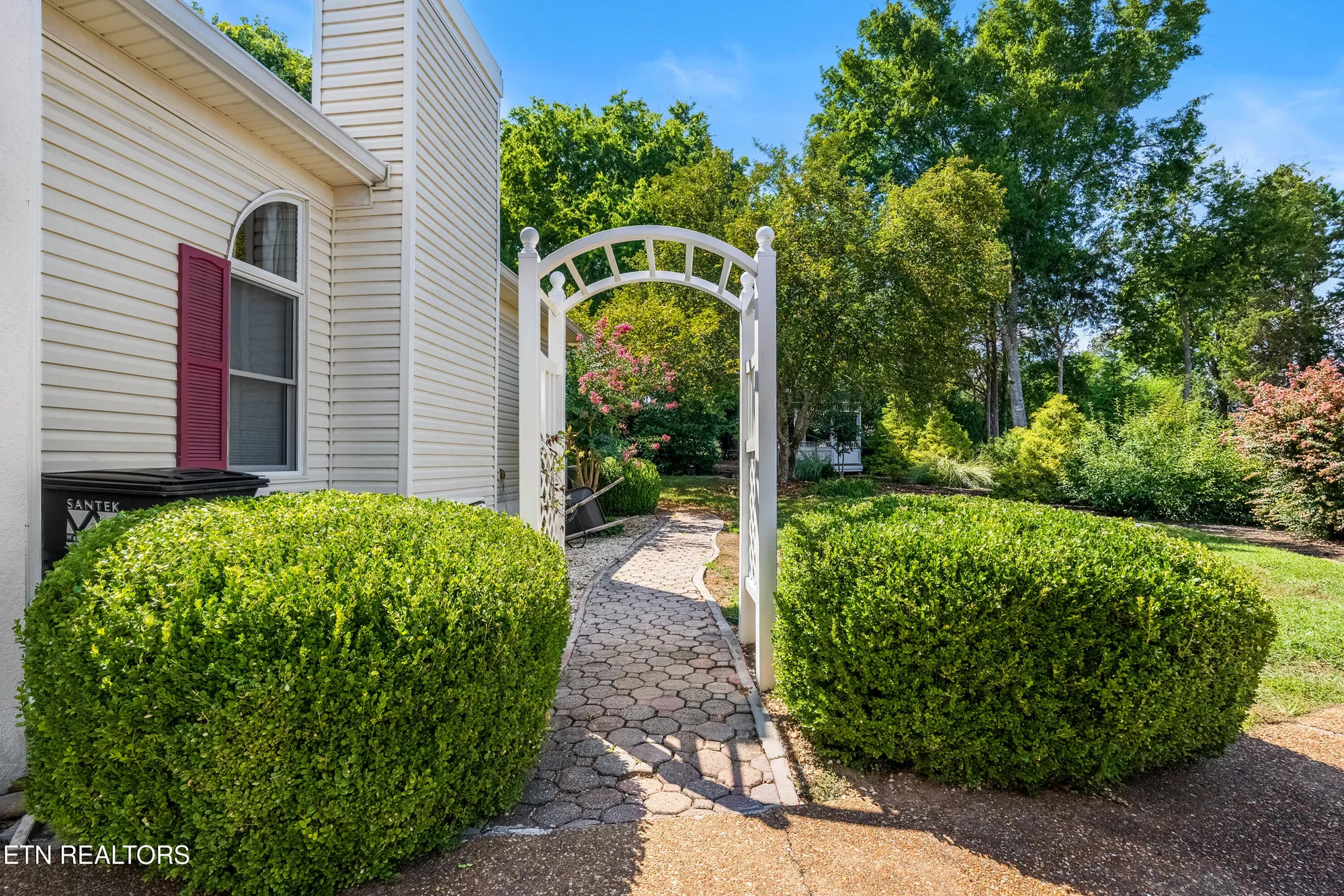 Property Slideshow image 13 of 51 | 108 tahlequah ln, Loudon, TN, 37774