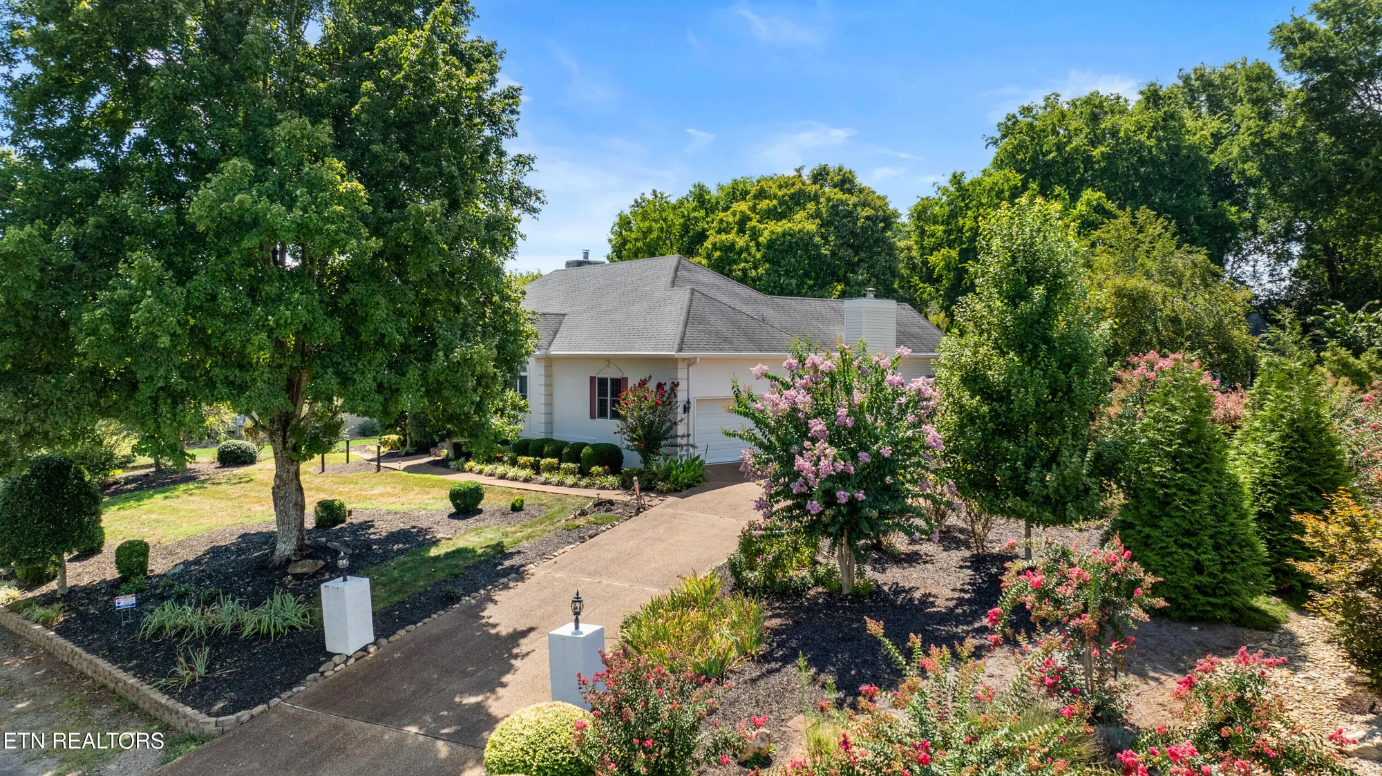 Property Slideshow image 2 of 51 | 108 tahlequah ln, Loudon, TN, 37774