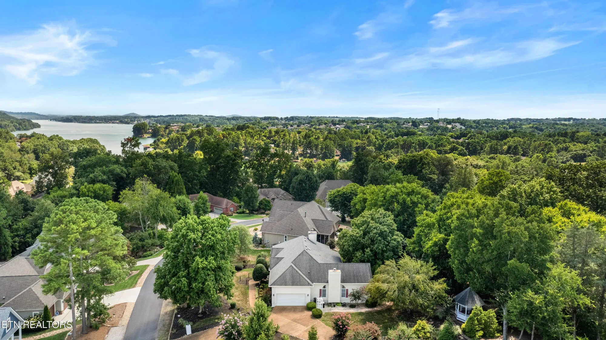 Property Slideshow image 6 of 51 | 108 tahlequah ln, Loudon, TN, 37774