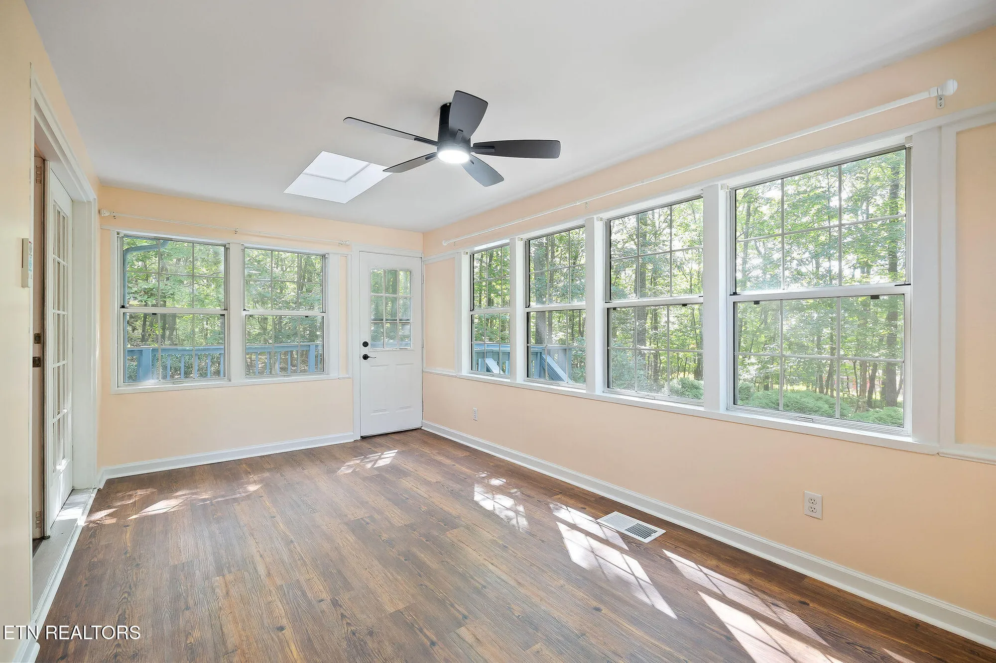 Property Slideshow image 16 of 49 | 334 lakeview dr, Crossville, TN, 38558