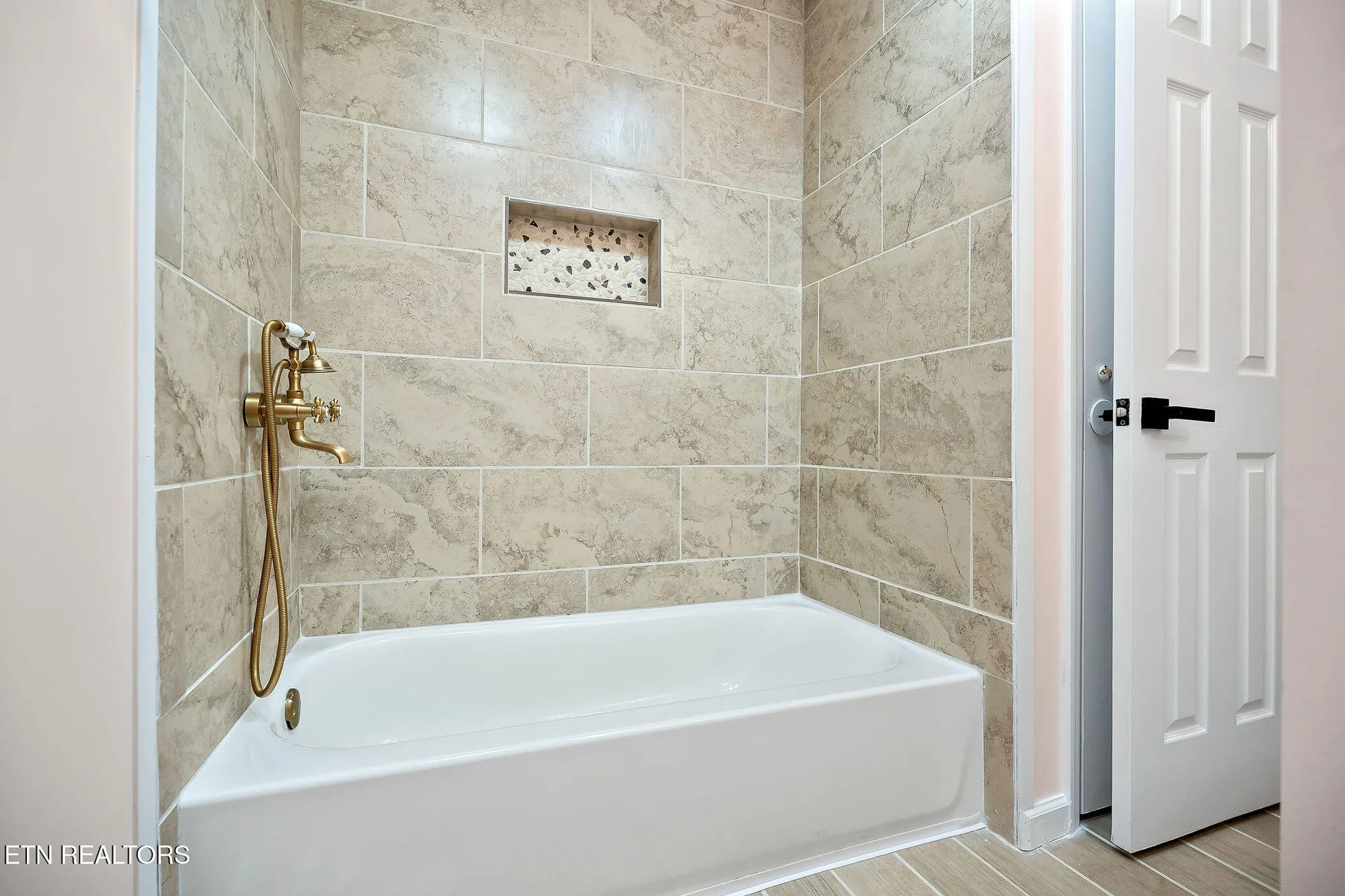 Property Slideshow image 38 of 49 | 334 lakeview dr, Crossville, TN, 38558