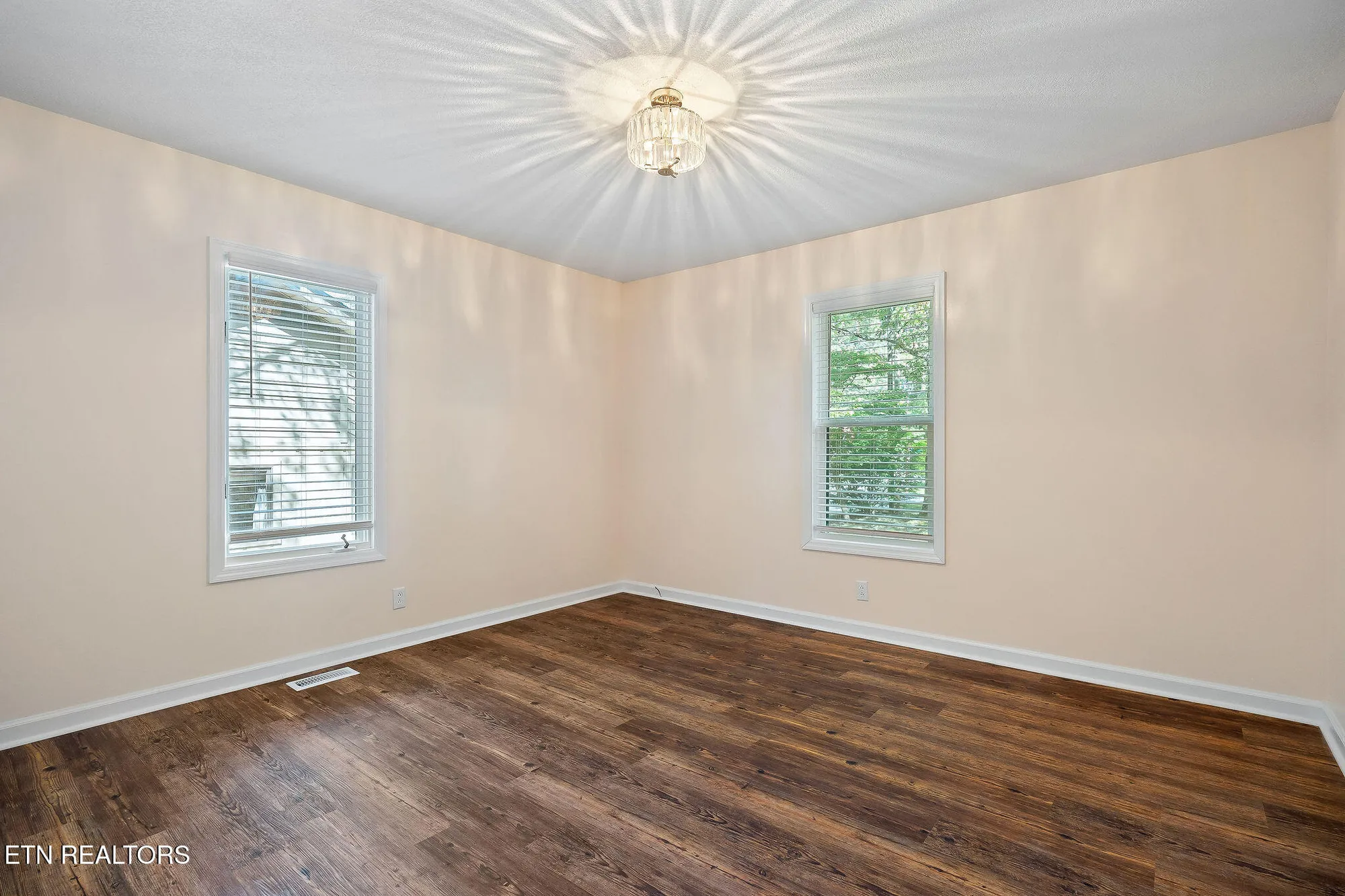 Property Slideshow image 32 of 49 | 334 lakeview dr, Crossville, TN, 38558