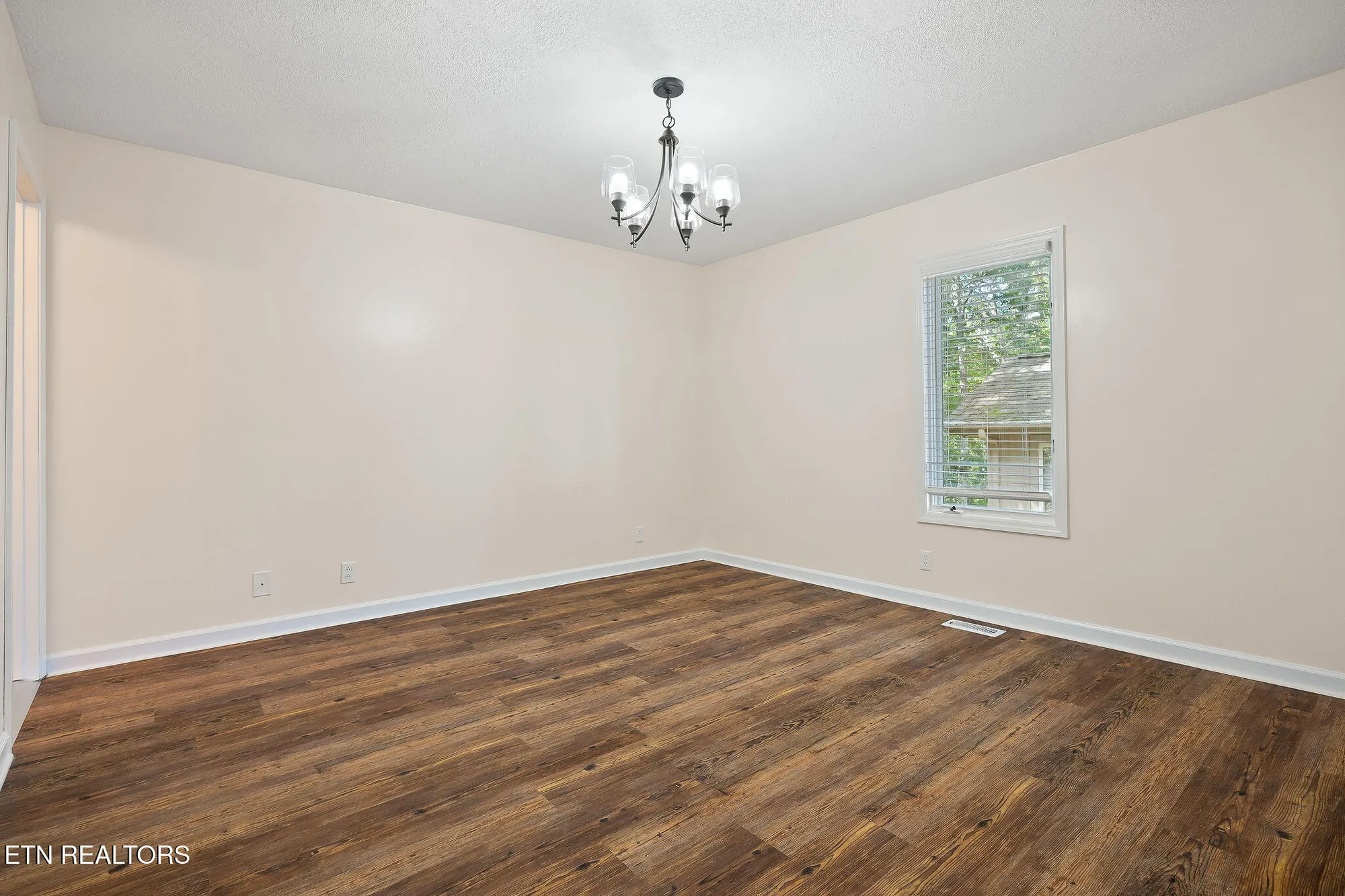 Property Slideshow image 24 of 49 | 334 lakeview dr, Crossville, TN, 38558