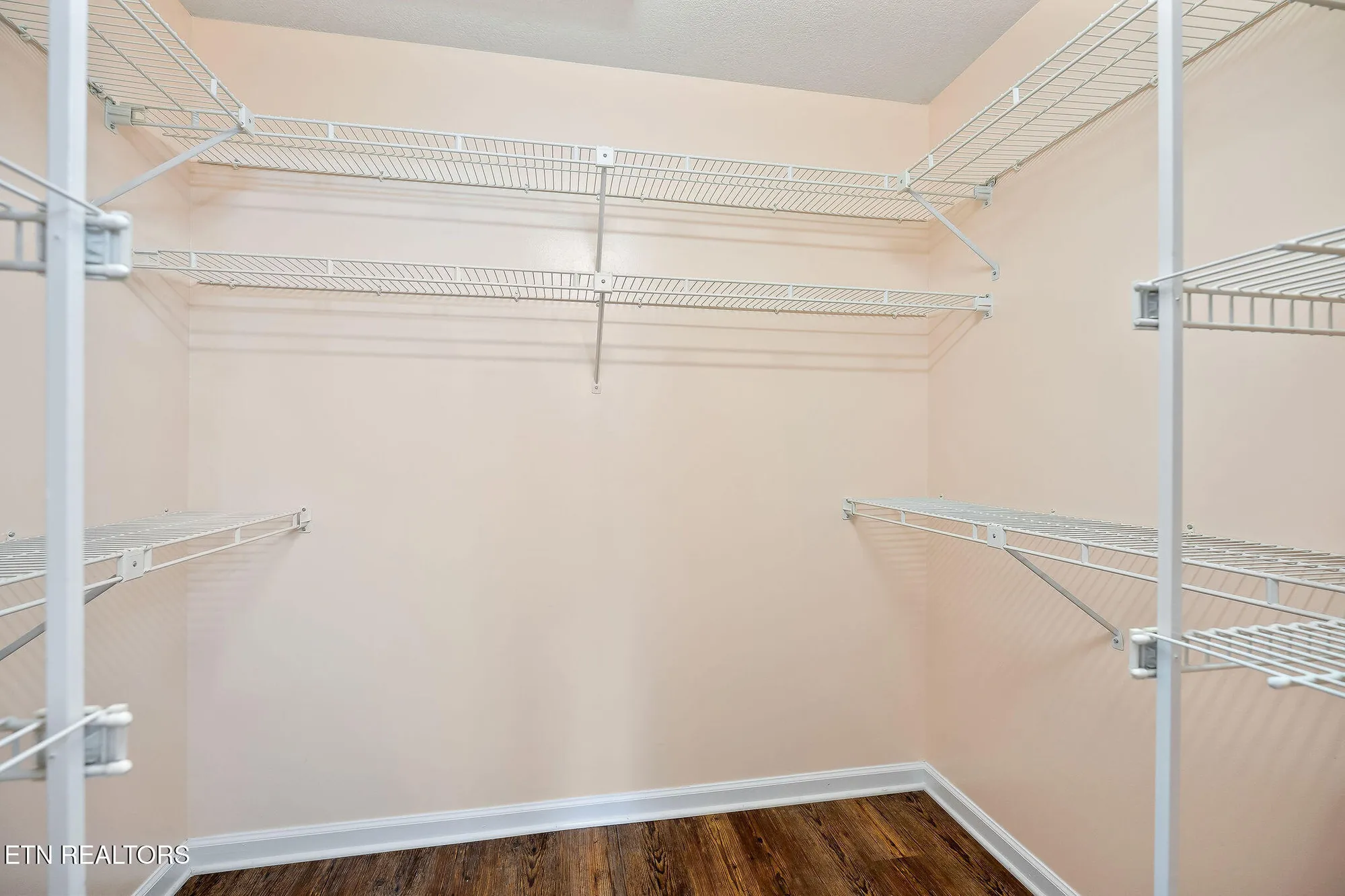 Property Slideshow image 31 of 49 | 334 lakeview dr, Crossville, TN, 38558