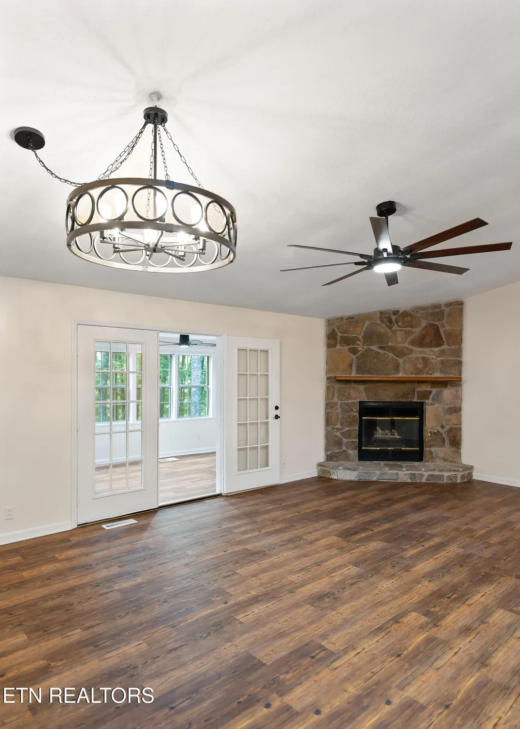 Property Slideshow image 11 of 49 | 334 lakeview dr, Crossville, TN, 38558