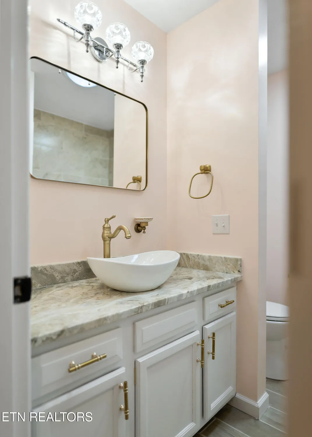 Property Slideshow image 36 of 49 | 334 lakeview dr, Crossville, TN, 38558