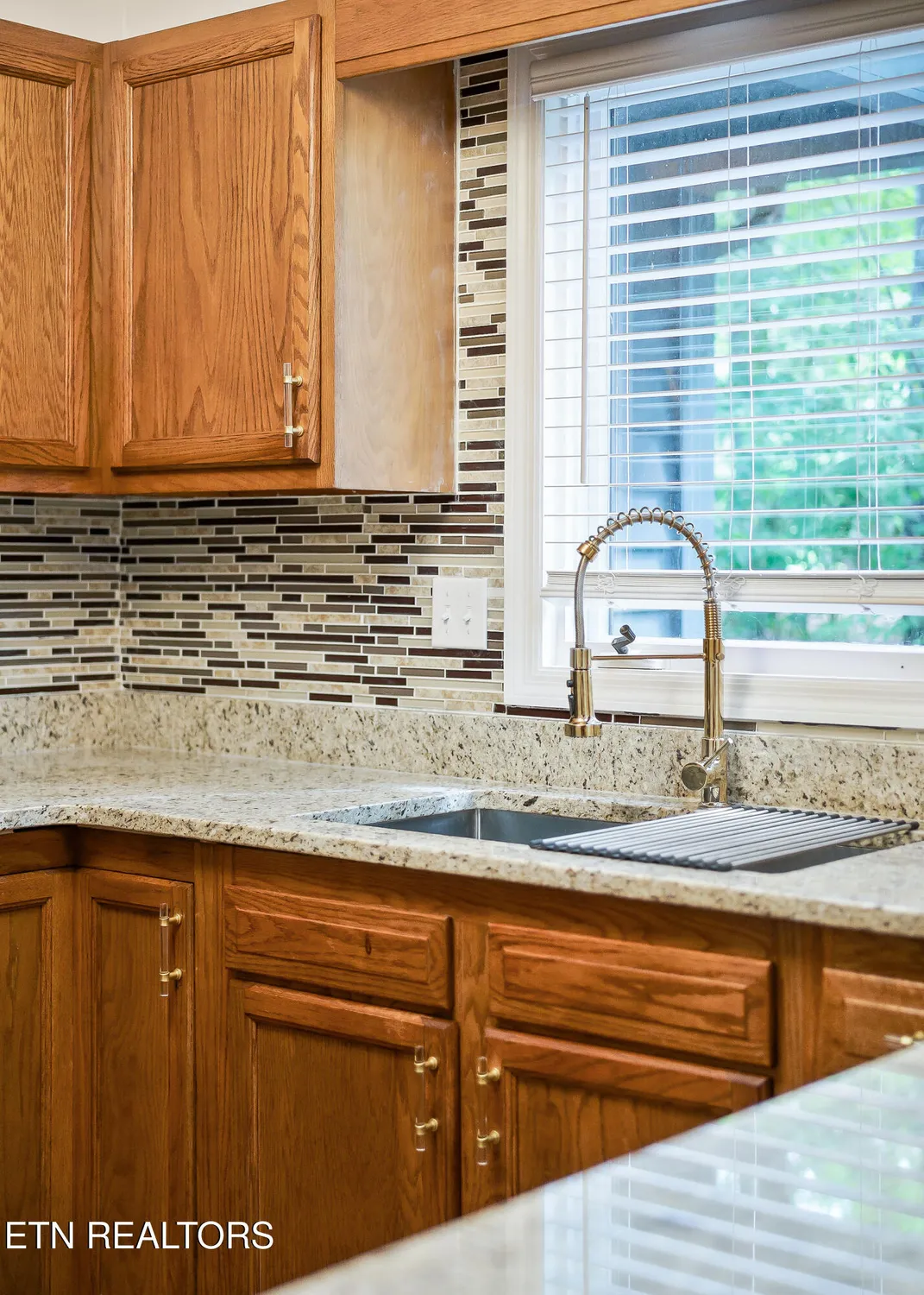 Property Slideshow image 22 of 49 | 334 lakeview dr, Crossville, TN, 38558