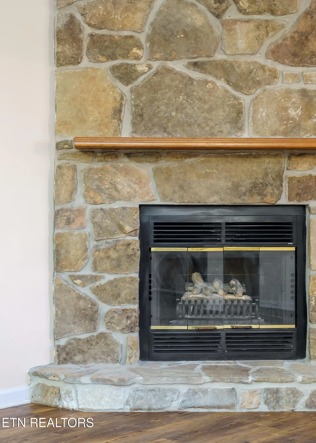 Property Slideshow image 10 of 49 | 334 lakeview dr, Crossville, TN, 38558