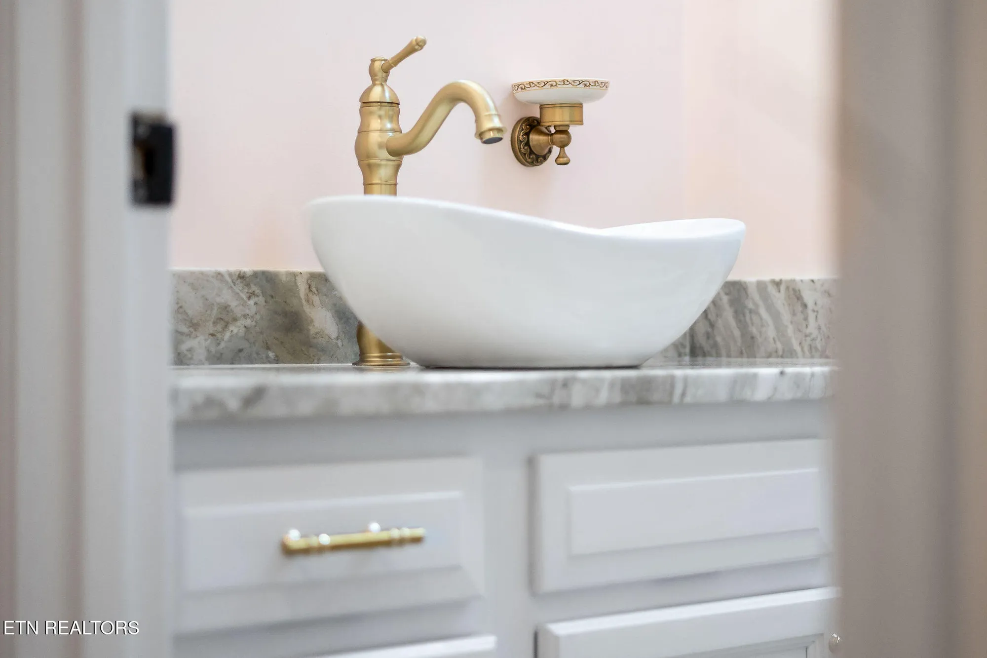 Property Slideshow image 37 of 49 | 334 lakeview dr, Crossville, TN, 38558