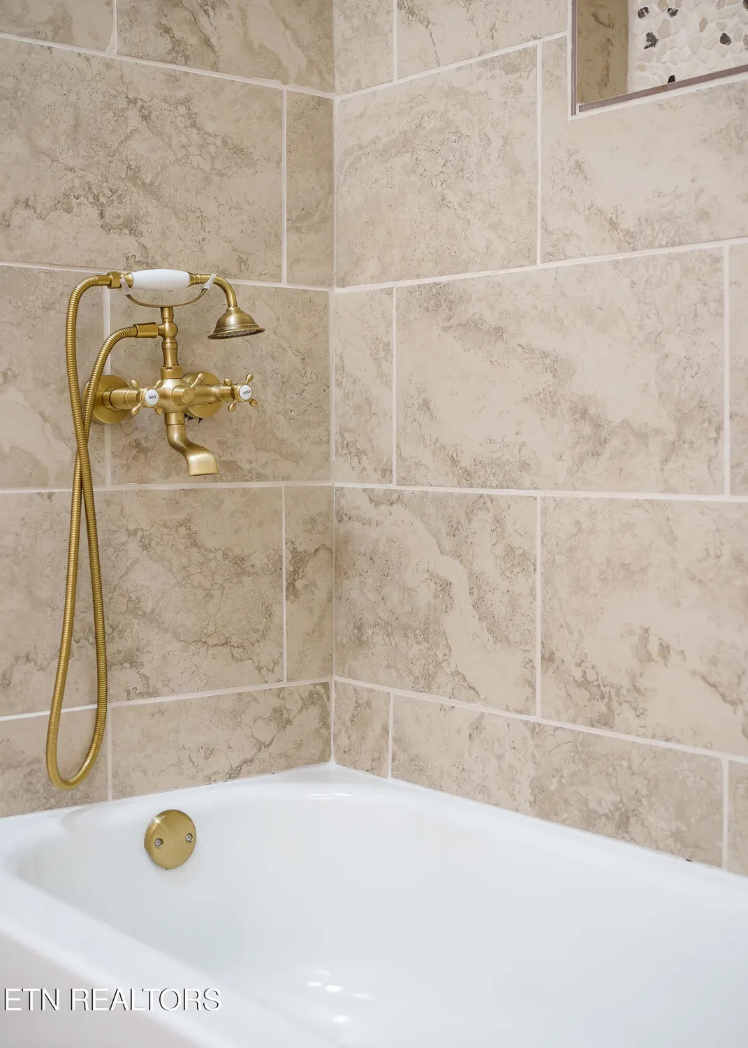 Property Slideshow image 39 of 49 | 334 lakeview dr, Crossville, TN, 38558