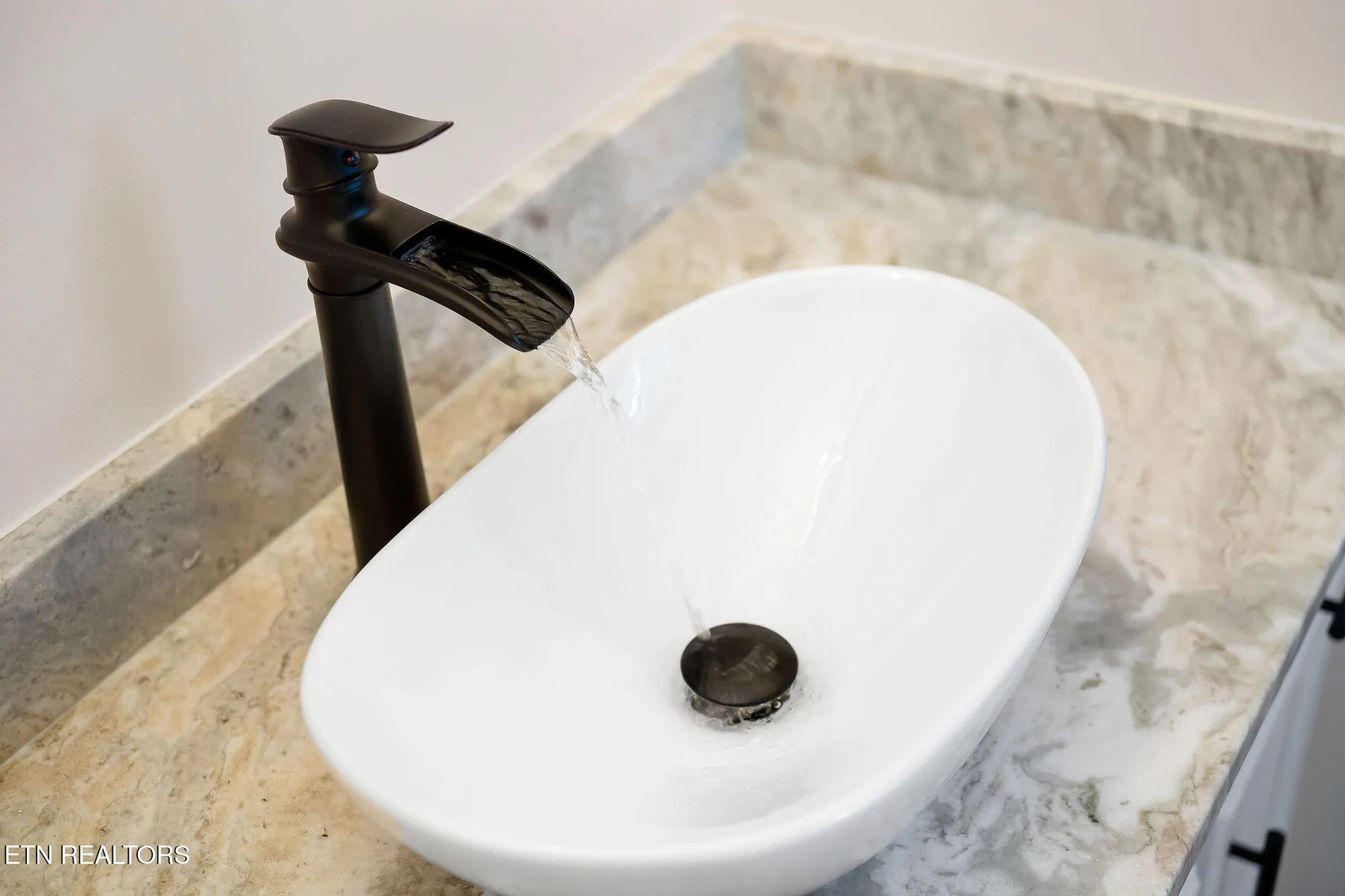 Property Slideshow image 28 of 49 | 334 lakeview dr, Crossville, TN, 38558