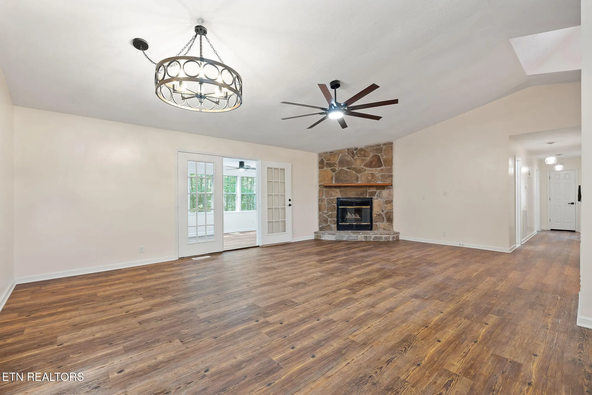 Property Slideshow image 9 of 49 | 334 lakeview dr, Crossville, TN, 38558