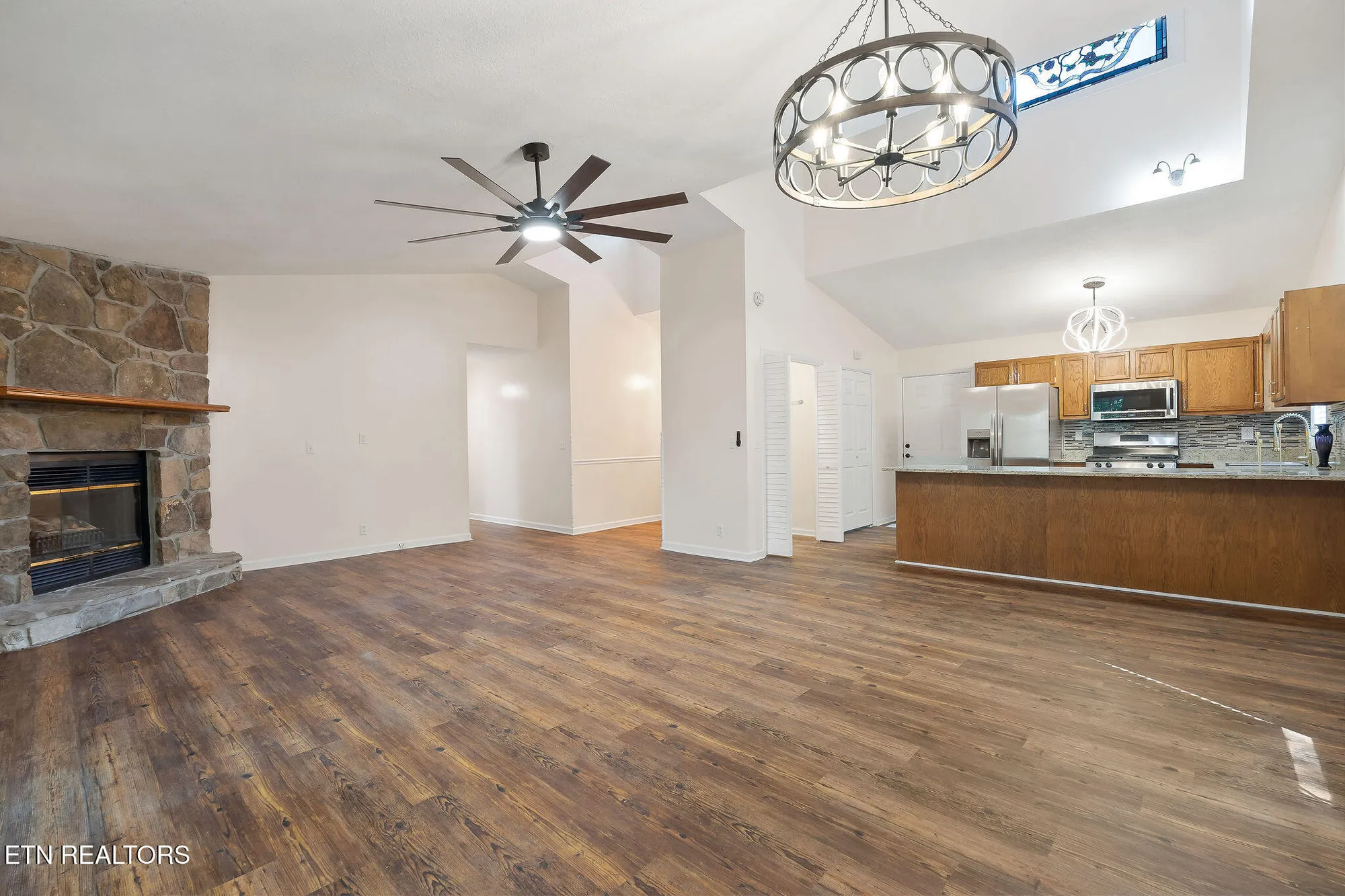 Property Slideshow image 12 of 49 | 334 lakeview dr, Crossville, TN, 38558