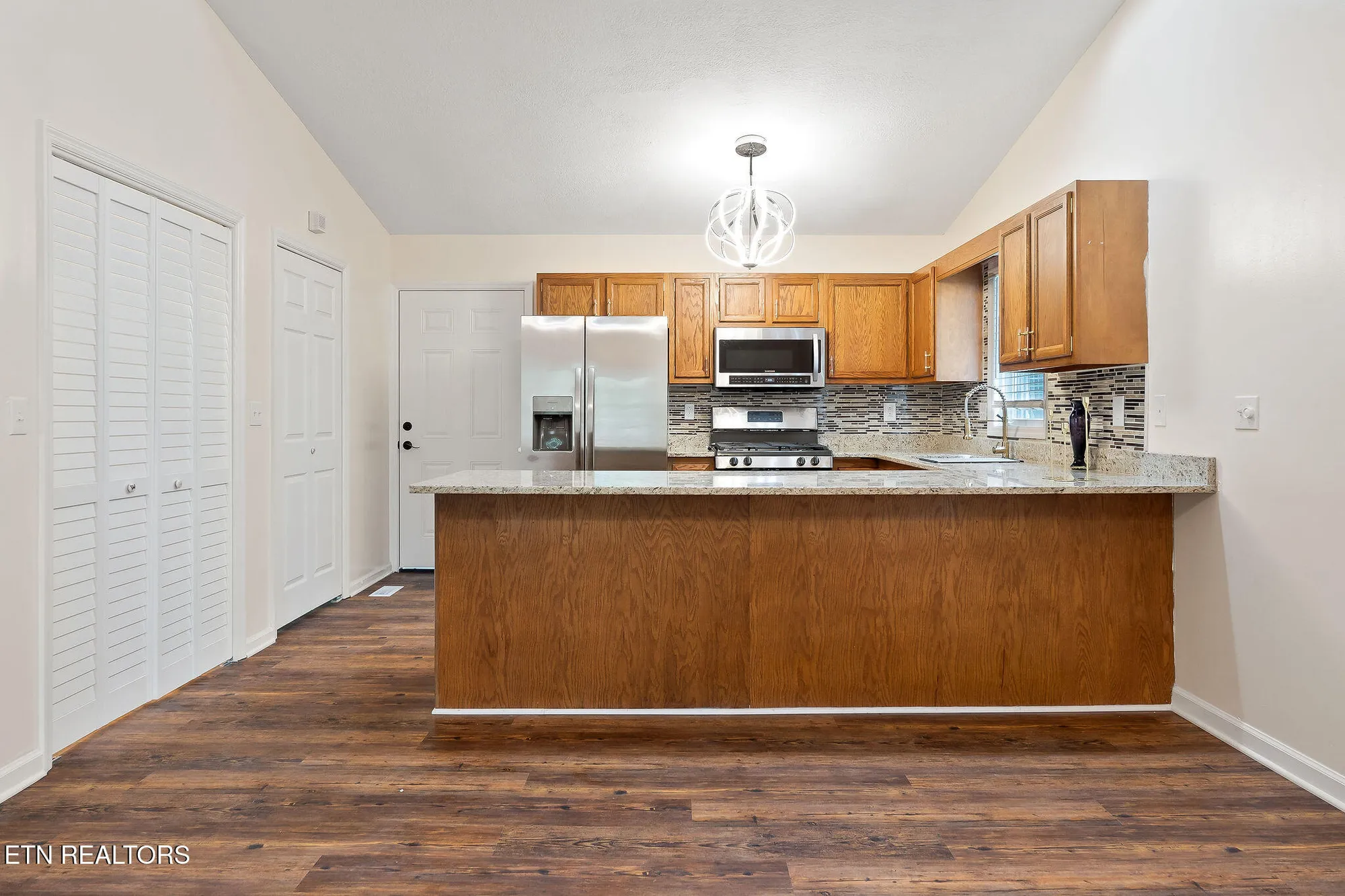 Property Slideshow image 17 of 49 | 334 lakeview dr, Crossville, TN, 38558