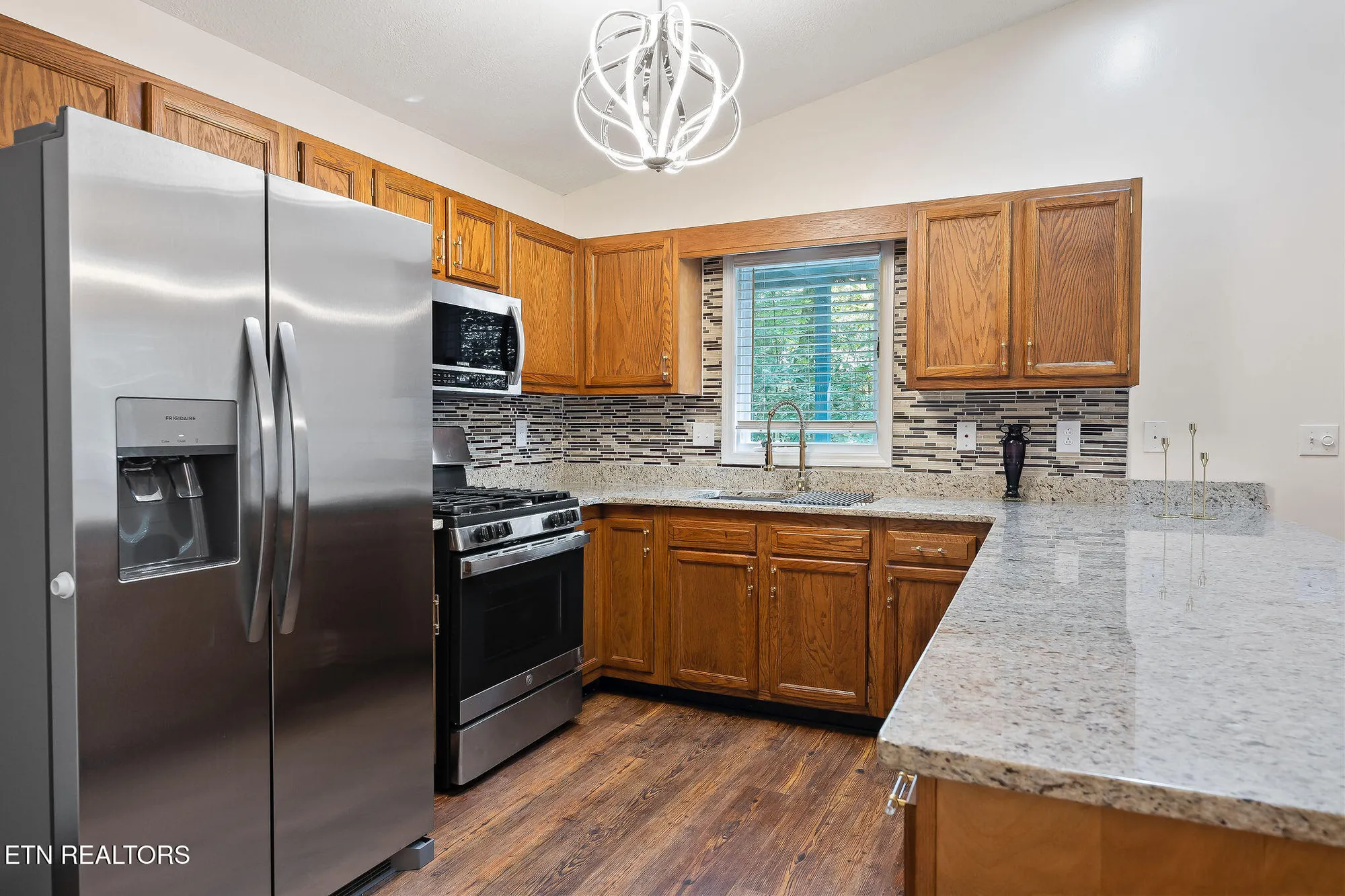 Property Slideshow image 18 of 49 | 334 lakeview dr, Crossville, TN, 38558