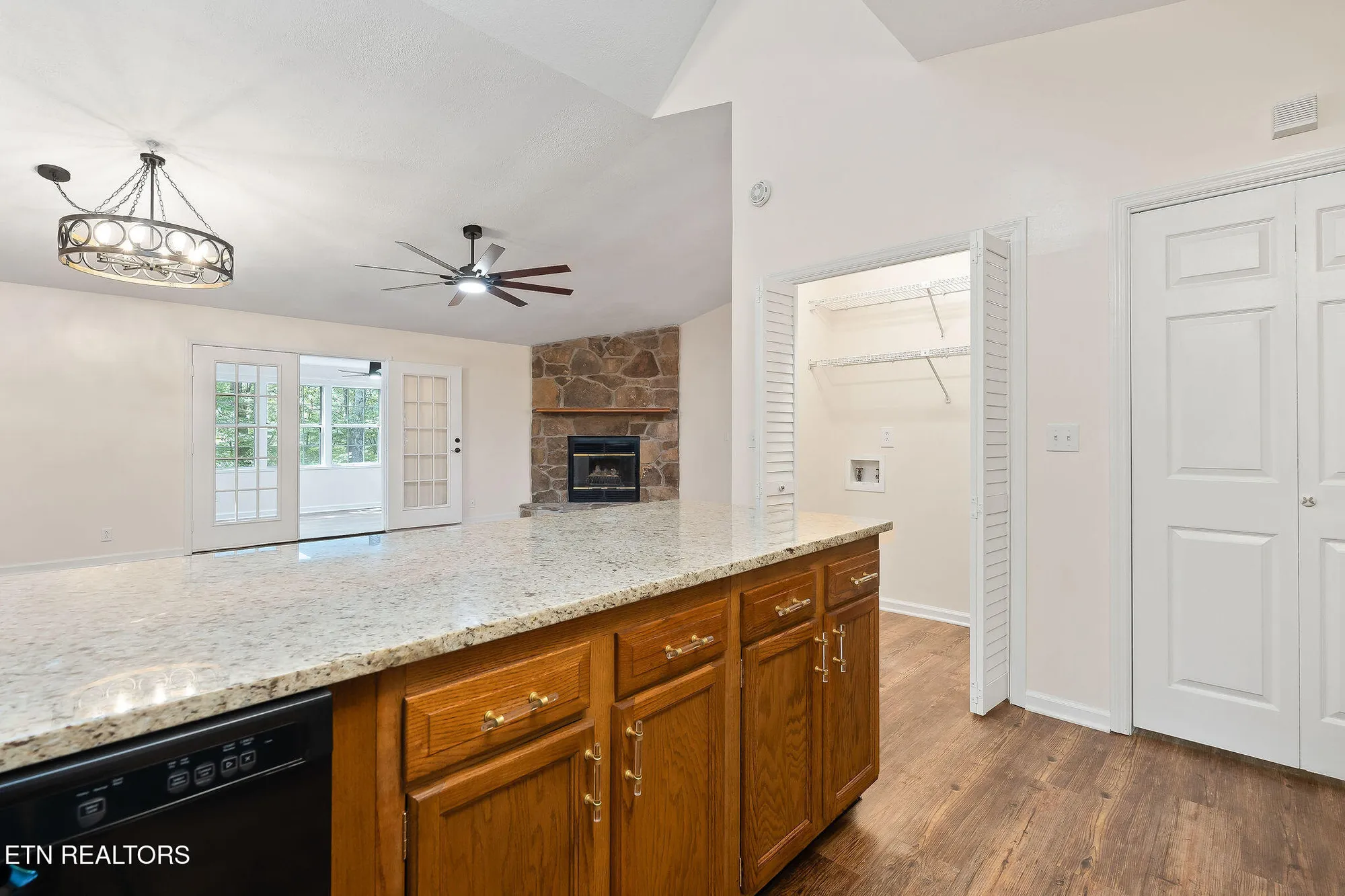 Property Slideshow image 20 of 49 | 334 lakeview dr, Crossville, TN, 38558