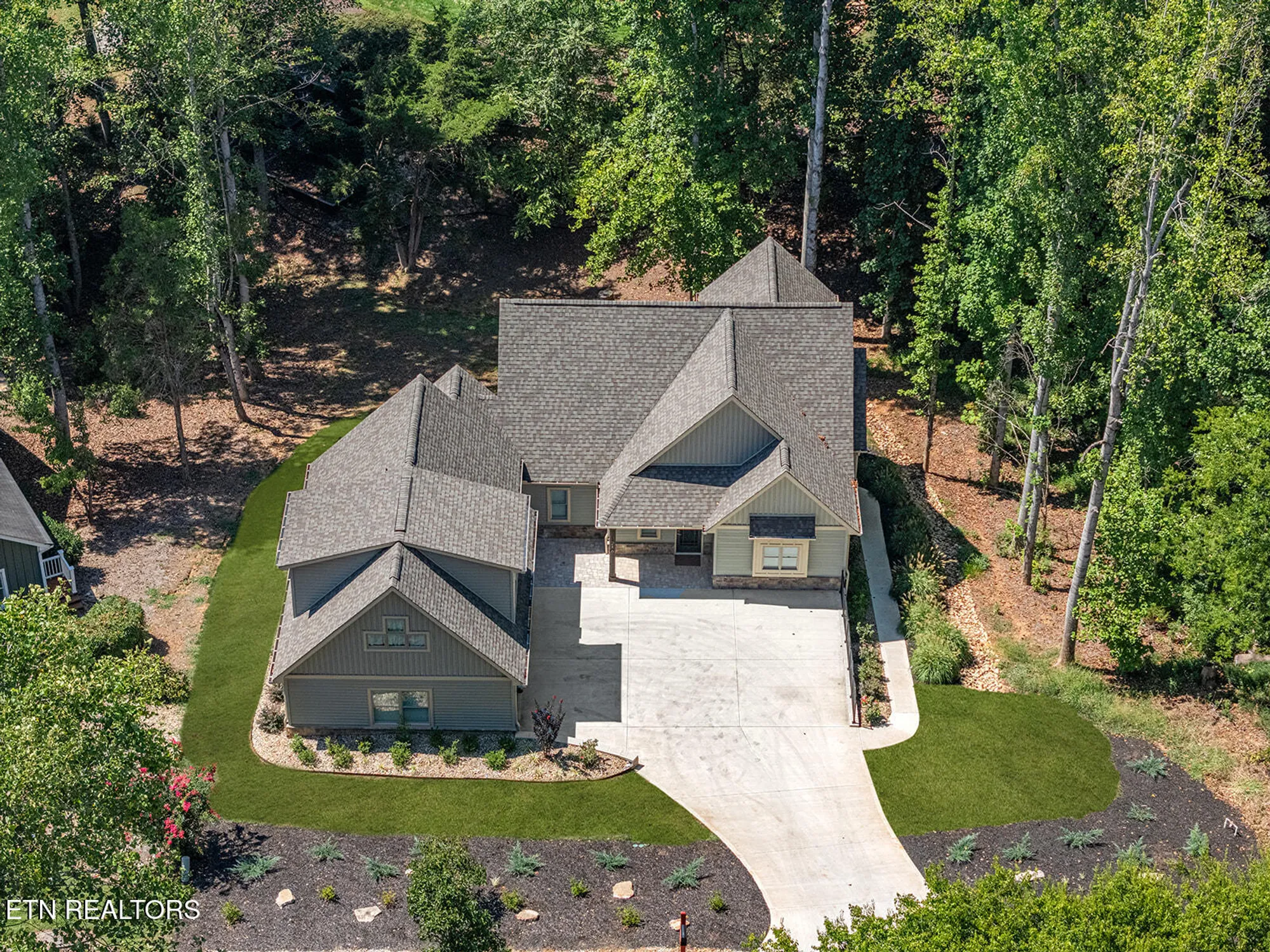 Property Slideshow image 4 of 54 | 216 tecumseh way, Loudon, TN, 37774