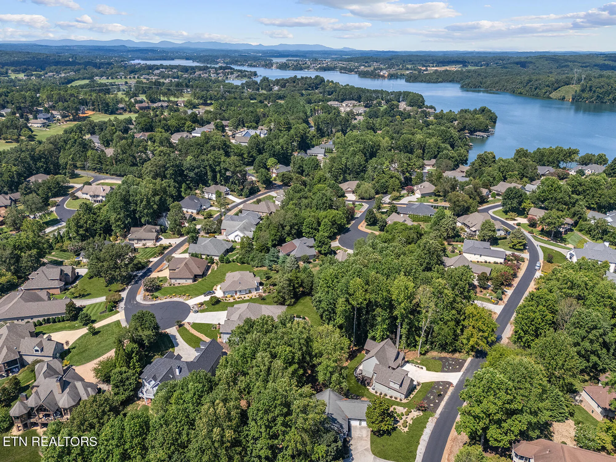 Property Slideshow image 7 of 54 | 216 tecumseh way, Loudon, TN, 37774