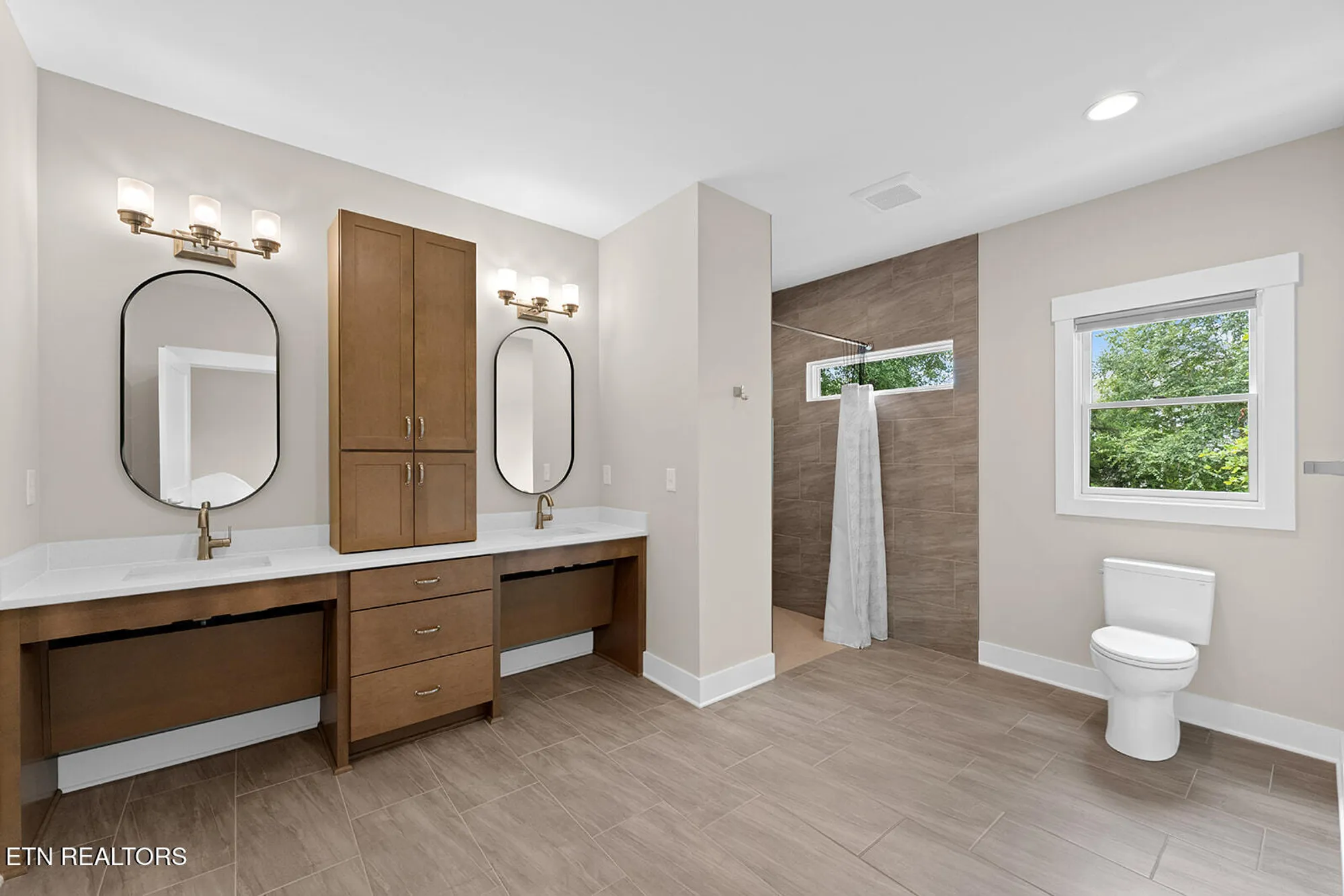 Property Slideshow image 20 of 54 | 216 tecumseh way, Loudon, TN, 37774