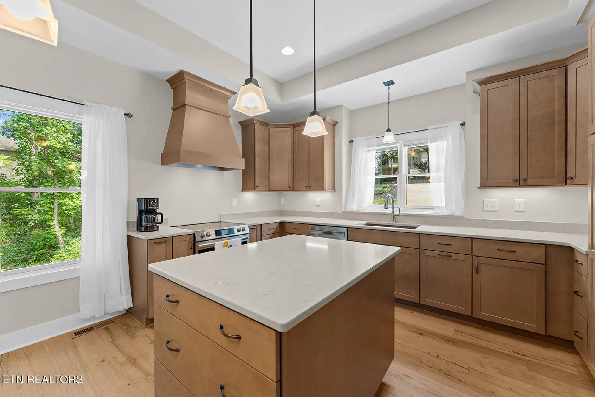 Property Slideshow image 12 of 54 | 216 tecumseh way, Loudon, TN, 37774