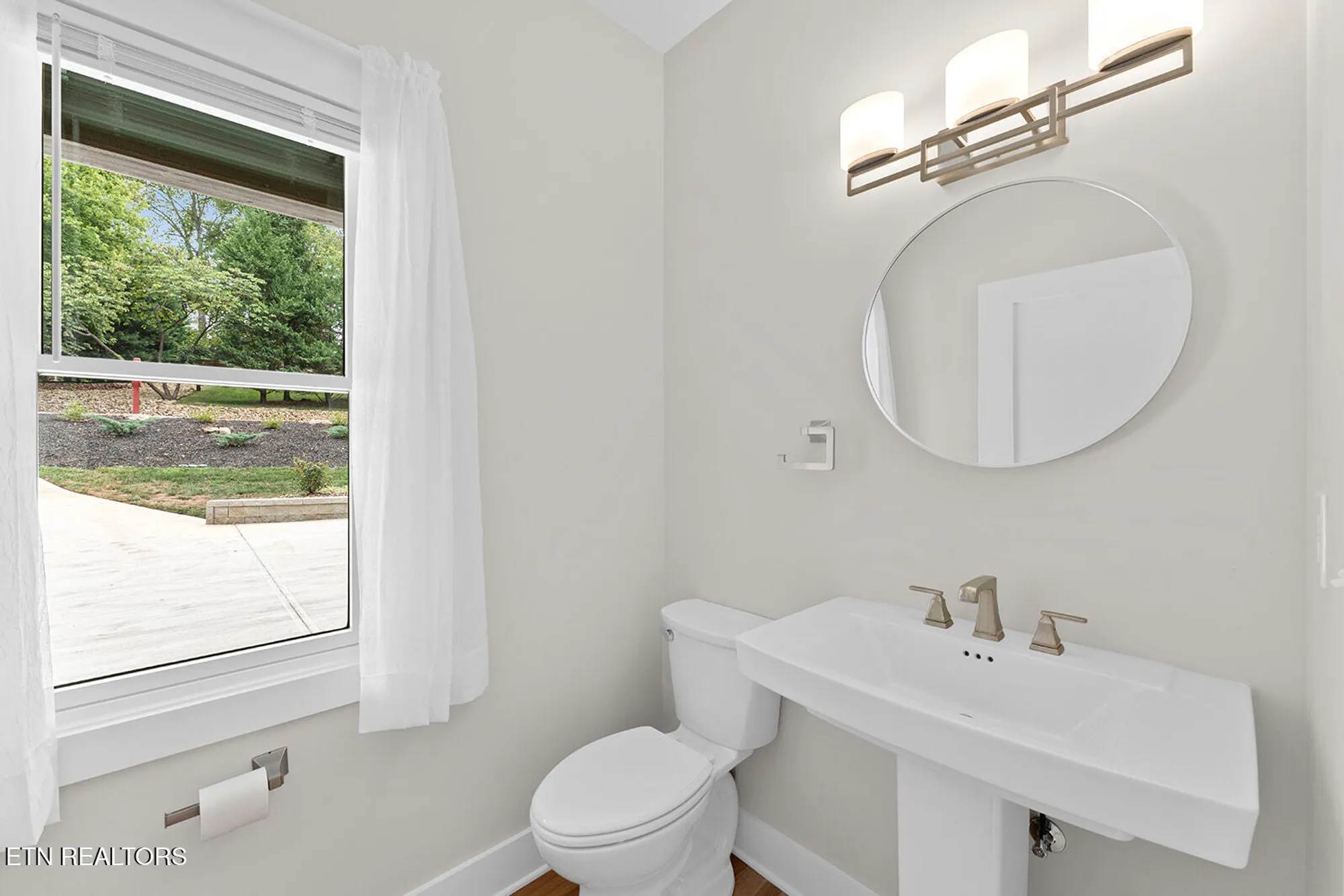 Property Slideshow image 16 of 54 | 216 tecumseh way, Loudon, TN, 37774