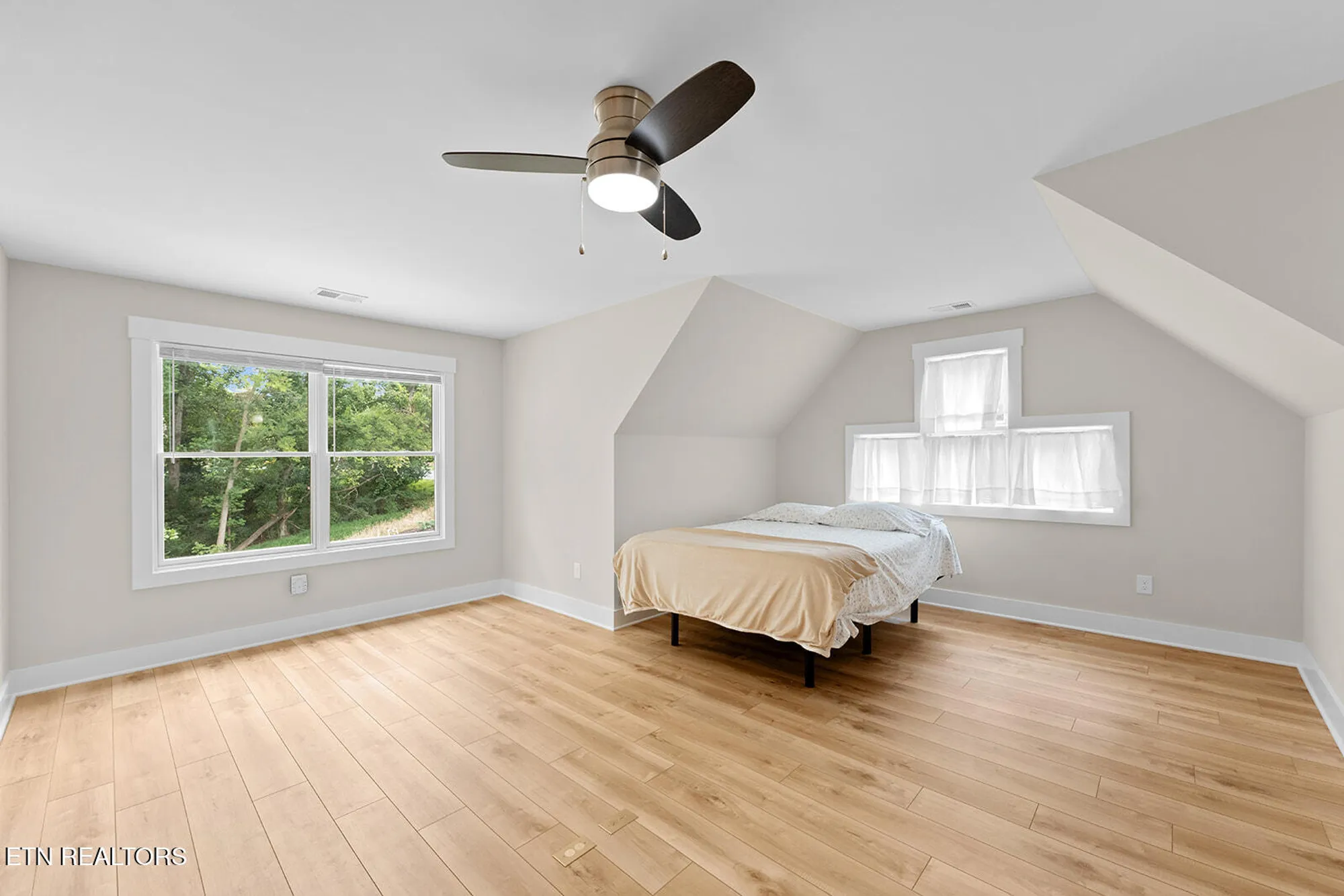 Property Slideshow image 25 of 54 | 216 tecumseh way, Loudon, TN, 37774