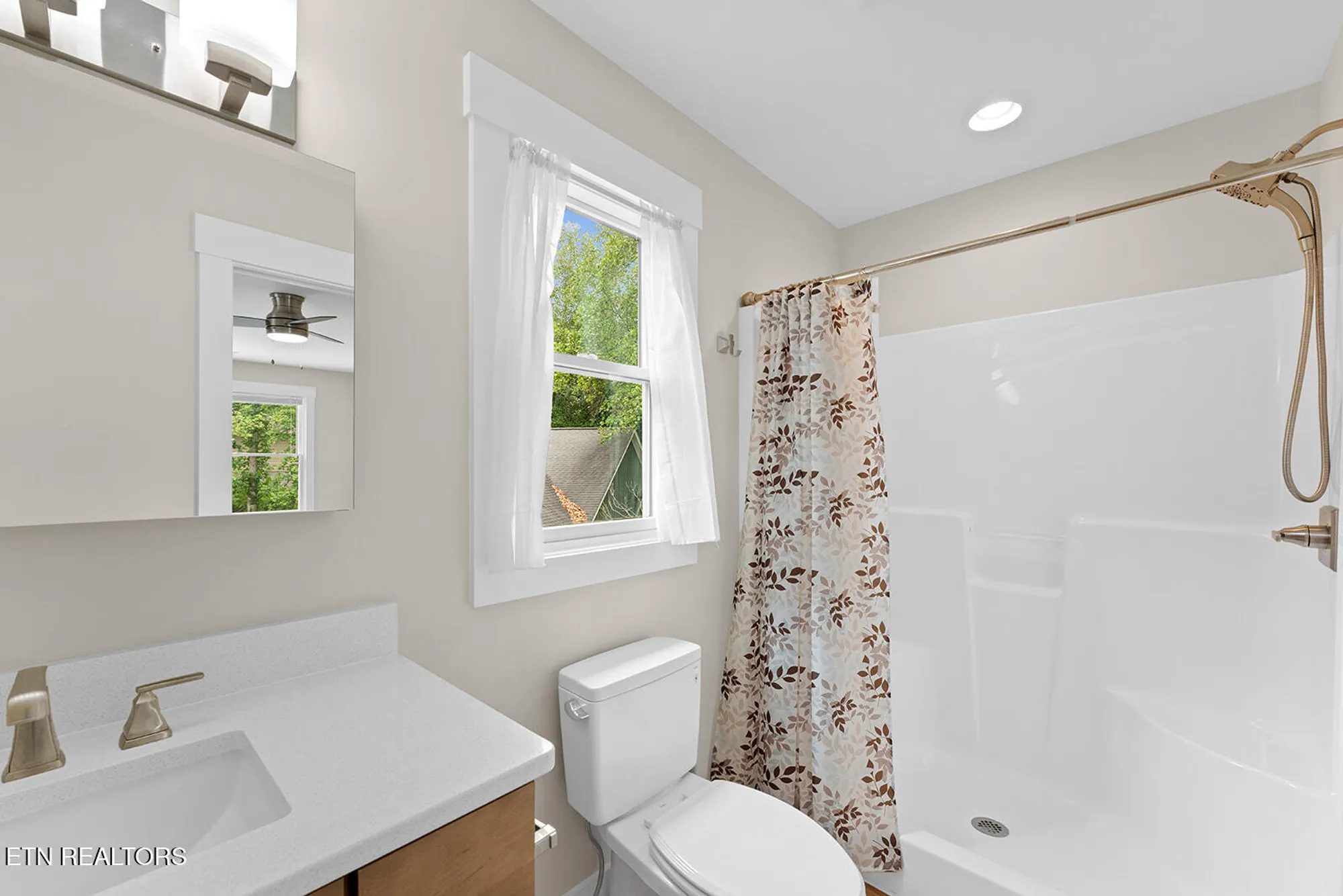 Property Slideshow image 28 of 54 | 216 tecumseh way, Loudon, TN, 37774