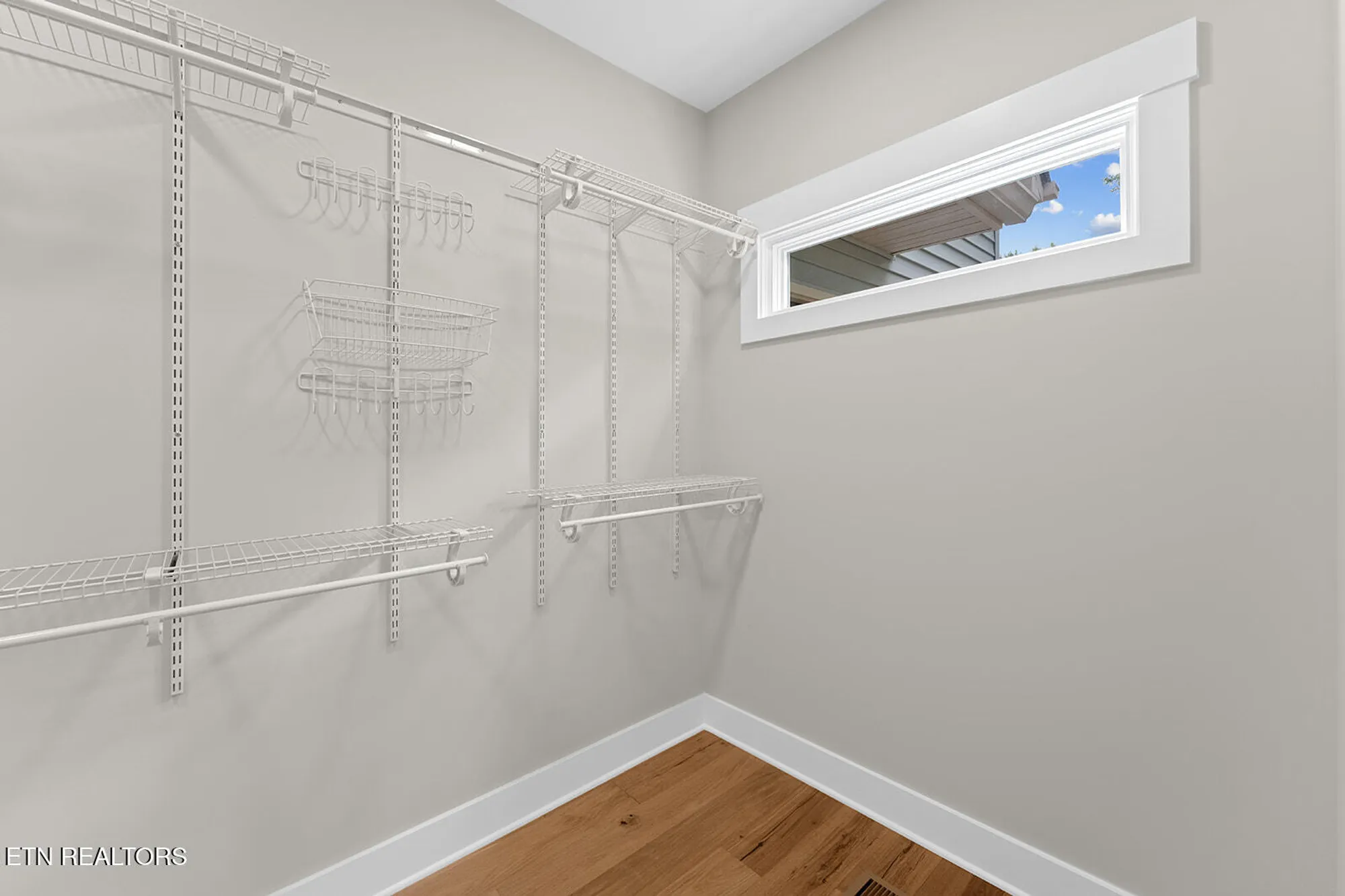 Property Slideshow image 22 of 54 | 216 tecumseh way, Loudon, TN, 37774