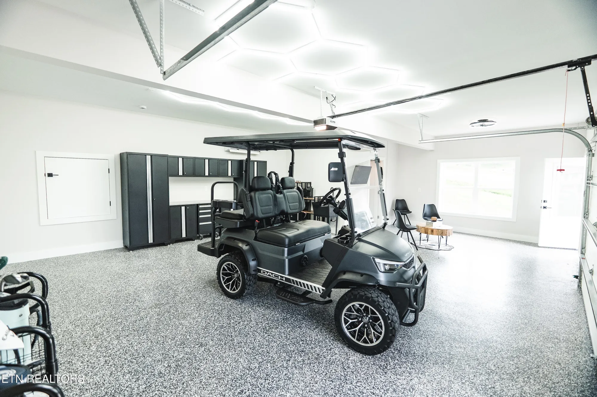 Property Slideshow image 35 of 50 | 216 tooweka ln, Loudon, TN, 37774