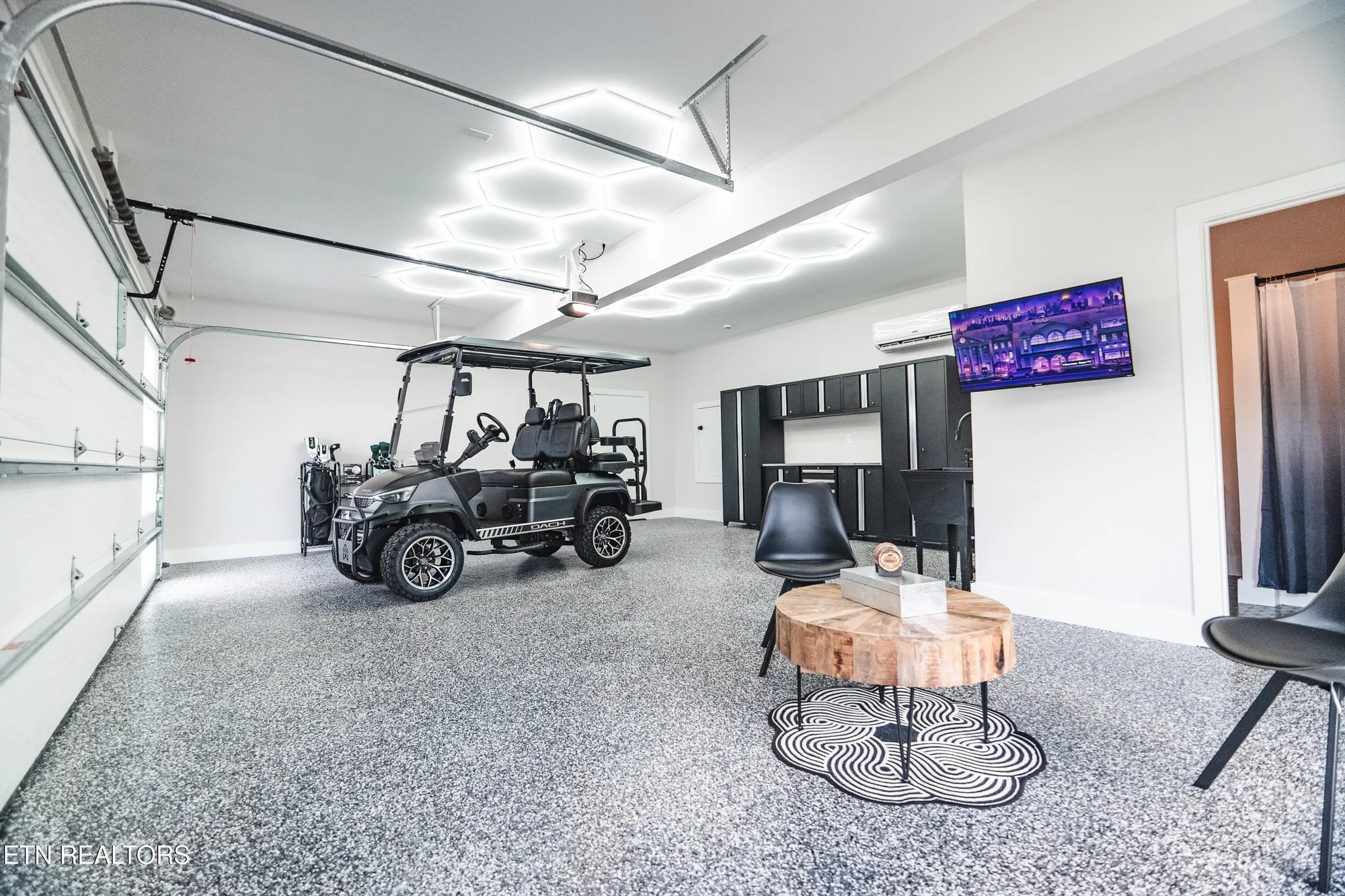 Property Slideshow image 36 of 50 | 216 tooweka ln, Loudon, TN, 37774