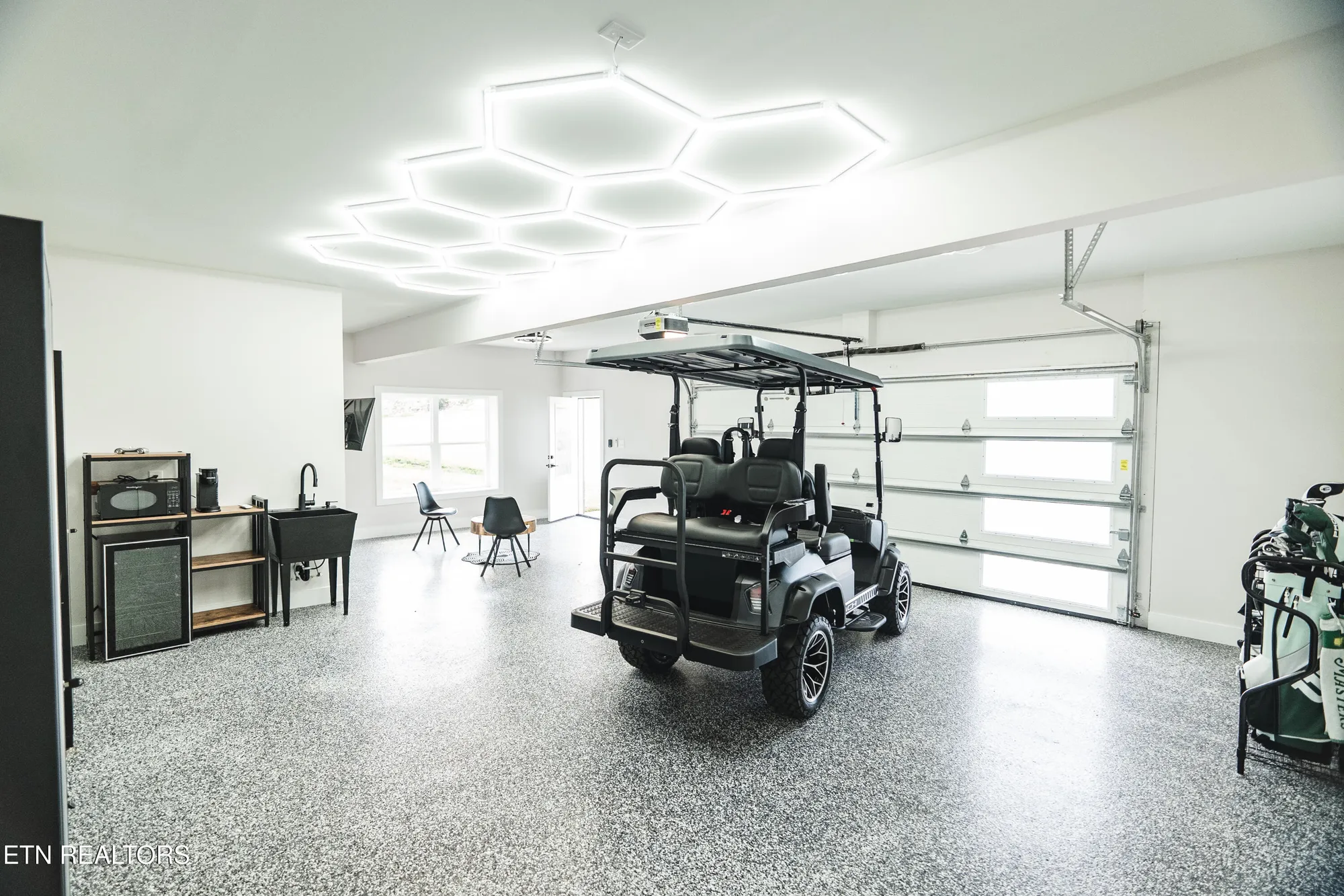 Property Slideshow image 37 of 50 | 216 tooweka ln, Loudon, TN, 37774