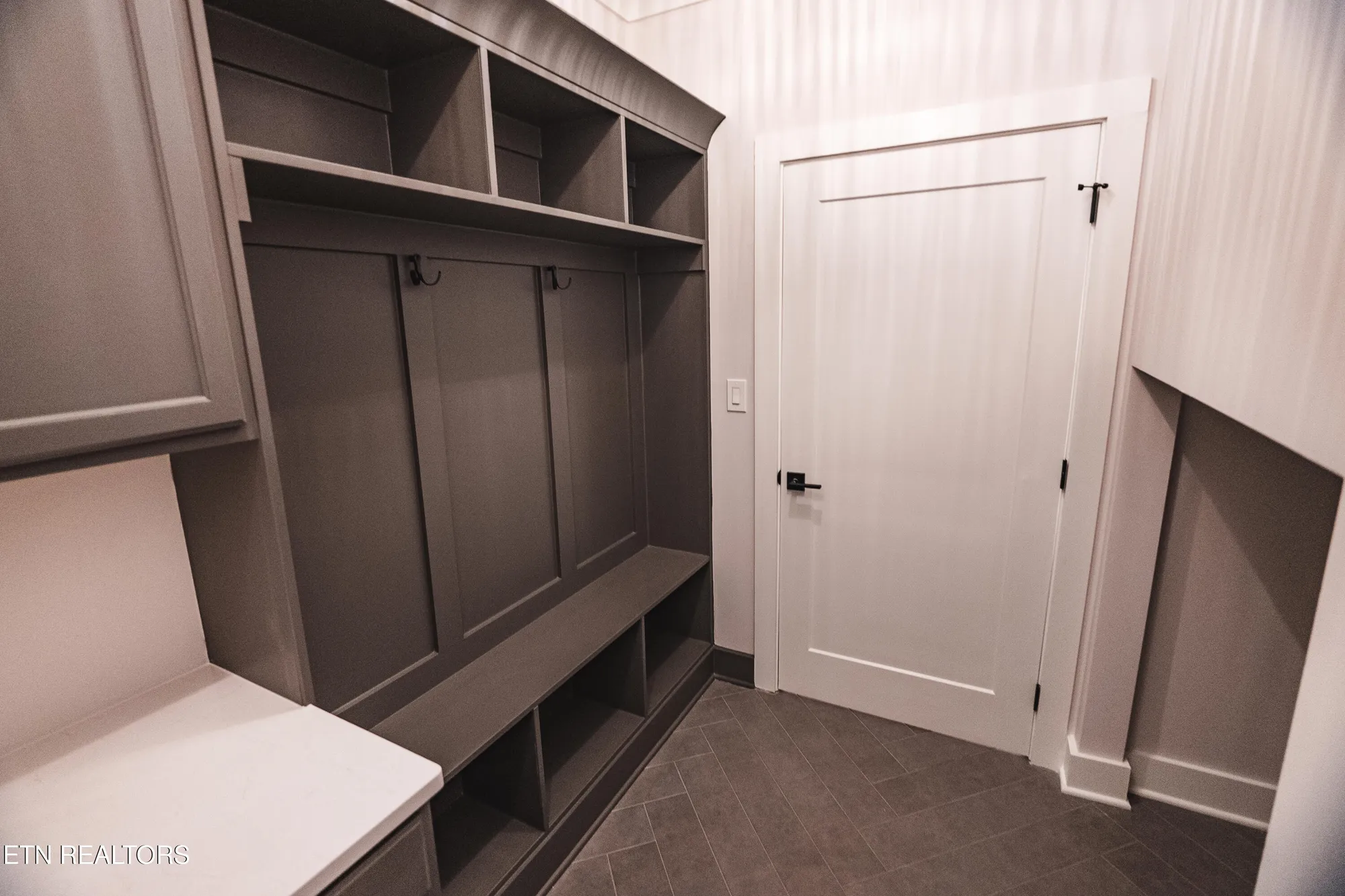 Property Slideshow image 28 of 50 | 216 tooweka ln, Loudon, TN, 37774