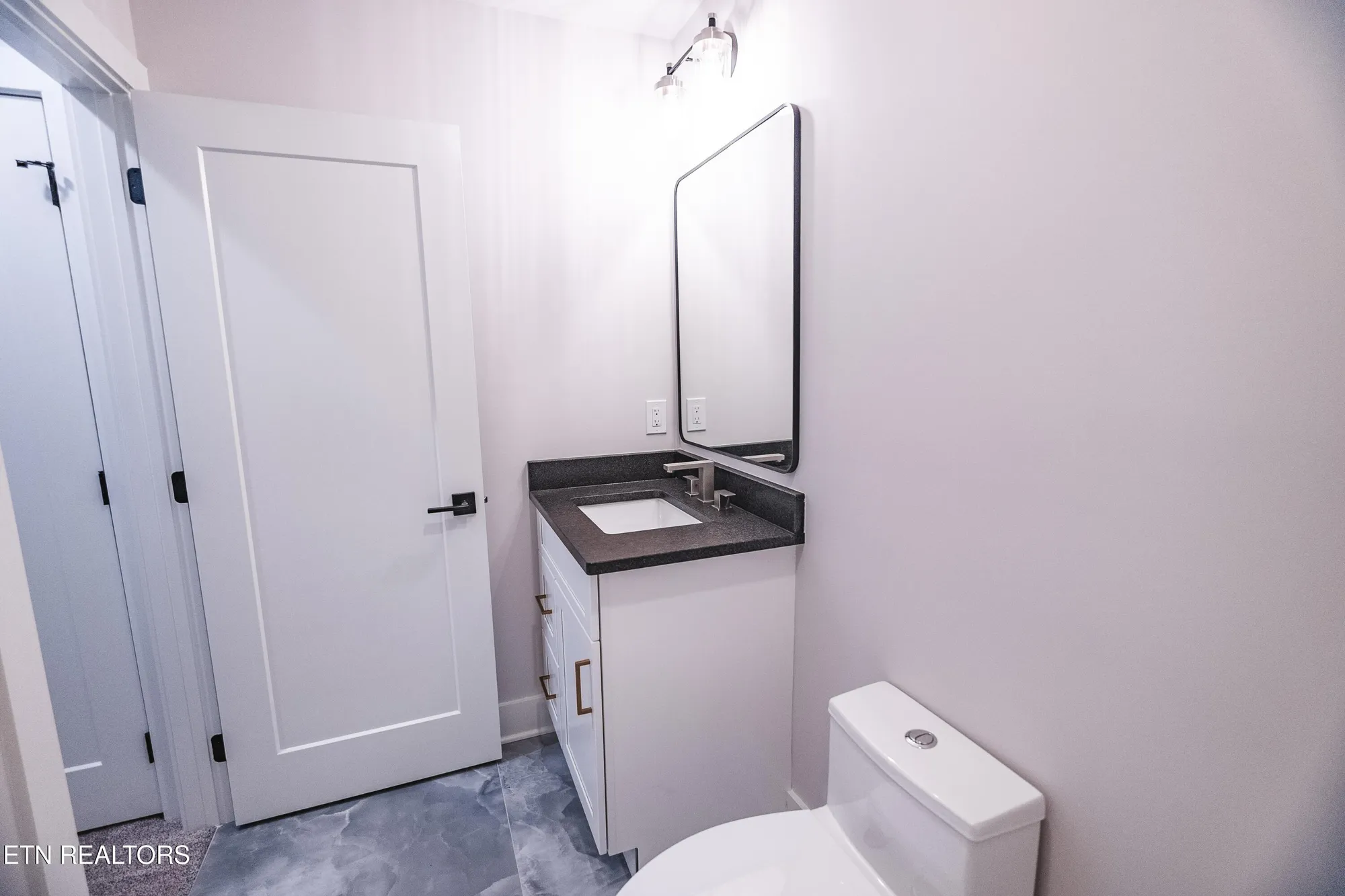 Property Slideshow image 34 of 50 | 216 tooweka ln, Loudon, TN, 37774