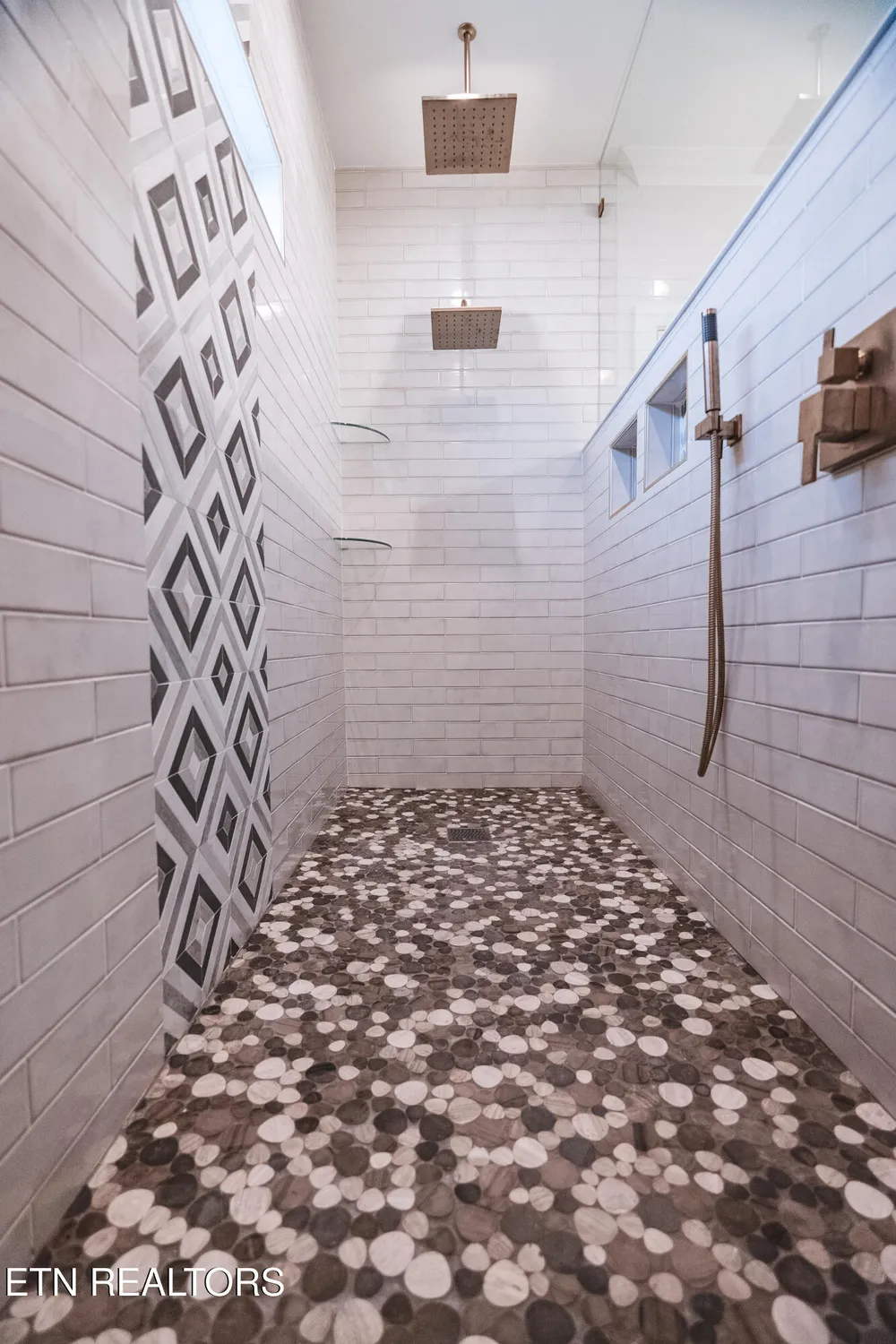 Property Slideshow image 20 of 50 | 216 tooweka ln, Loudon, TN, 37774