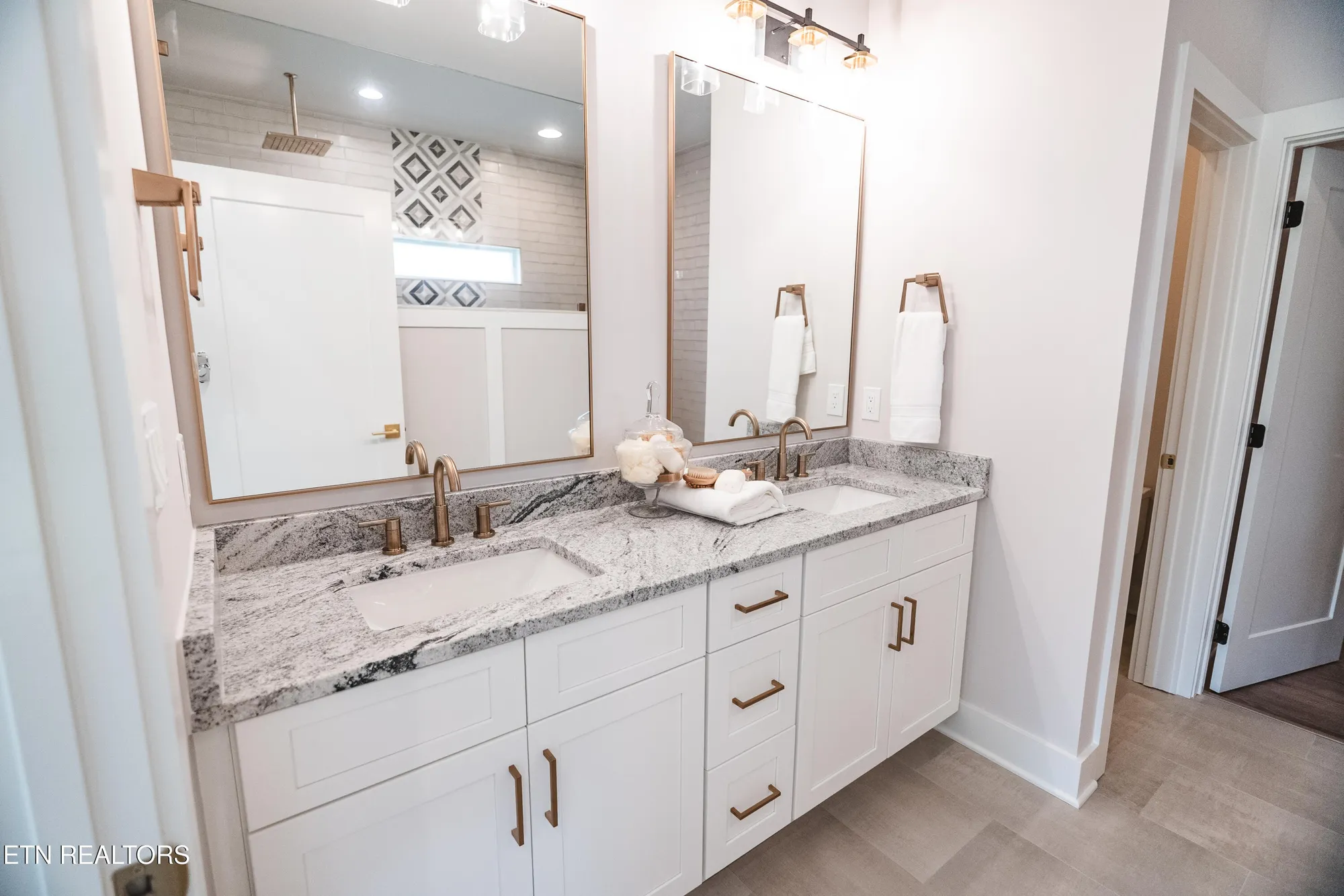 Property Slideshow image 18 of 50 | 216 tooweka ln, Loudon, TN, 37774