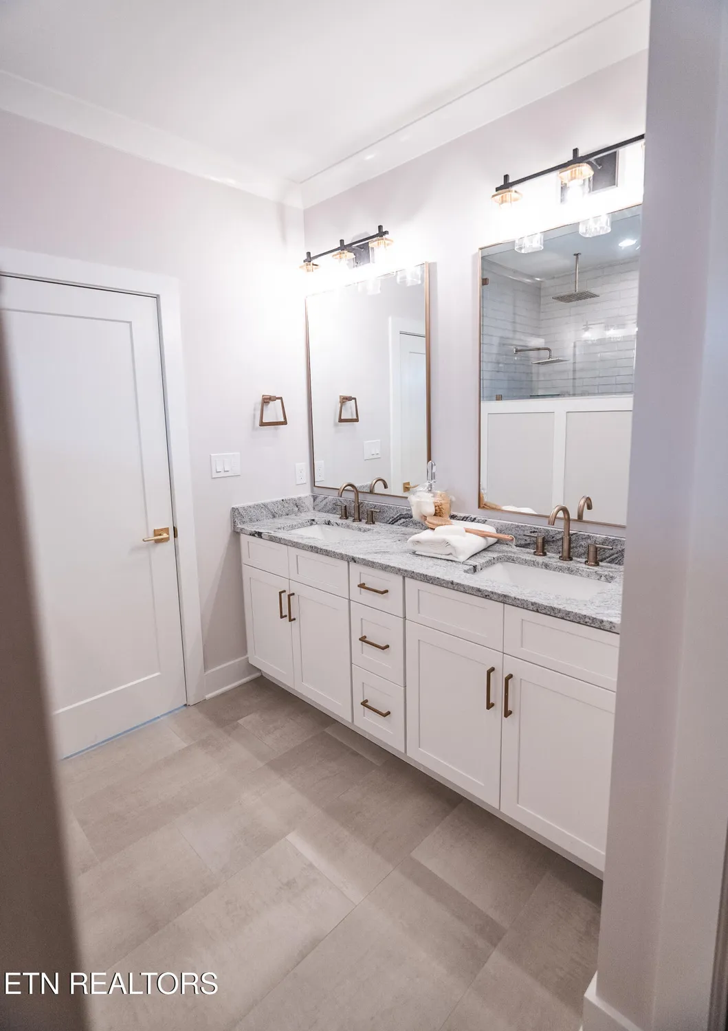 Property Slideshow image 19 of 50 | 216 tooweka ln, Loudon, TN, 37774