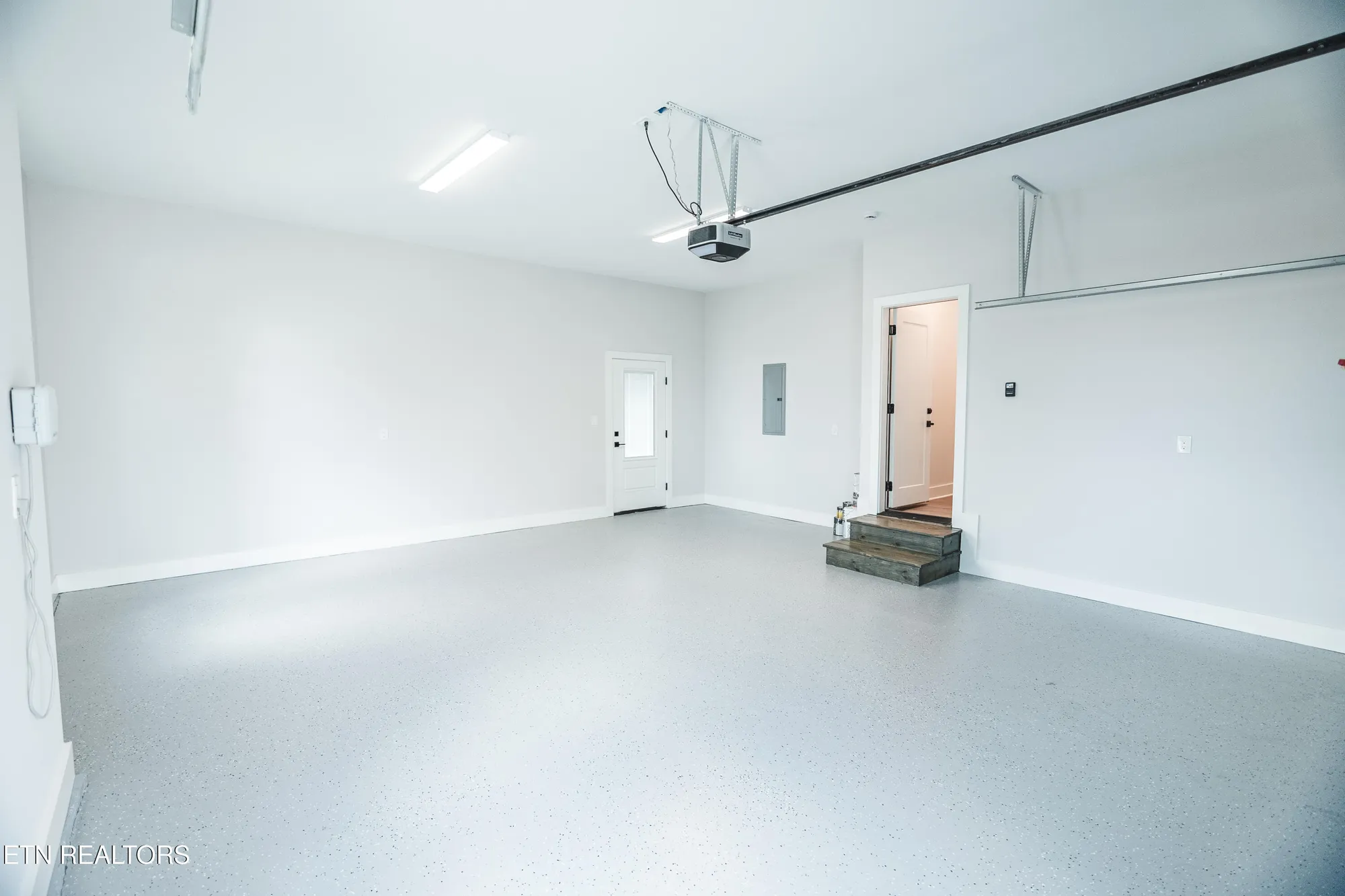 Property Slideshow image 29 of 50 | 216 tooweka ln, Loudon, TN, 37774