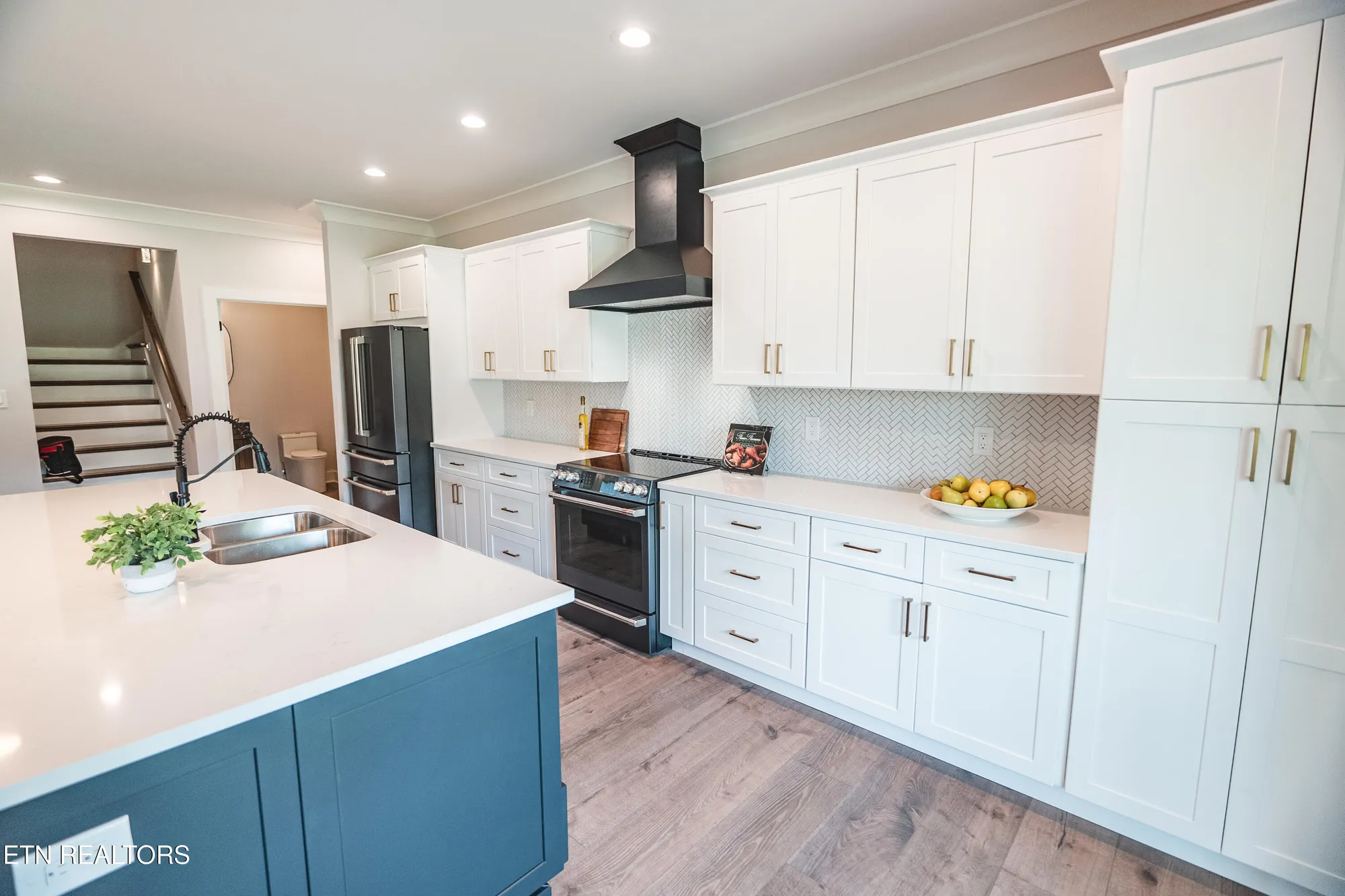 Property Slideshow image 10 of 50 | 216 tooweka ln, Loudon, TN, 37774