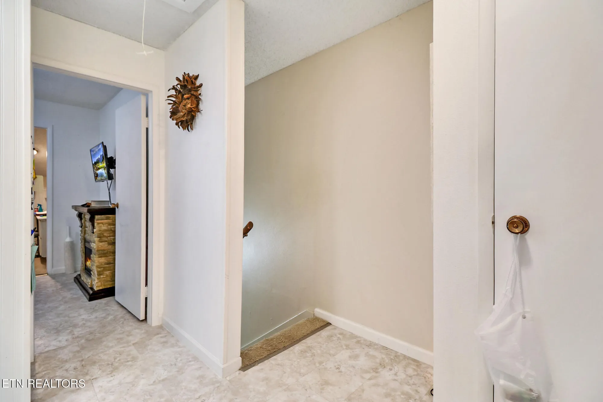 Property Slideshow image 16 of 32 | 74 lakeshore ct unit 78, Crossville, TN, 38558