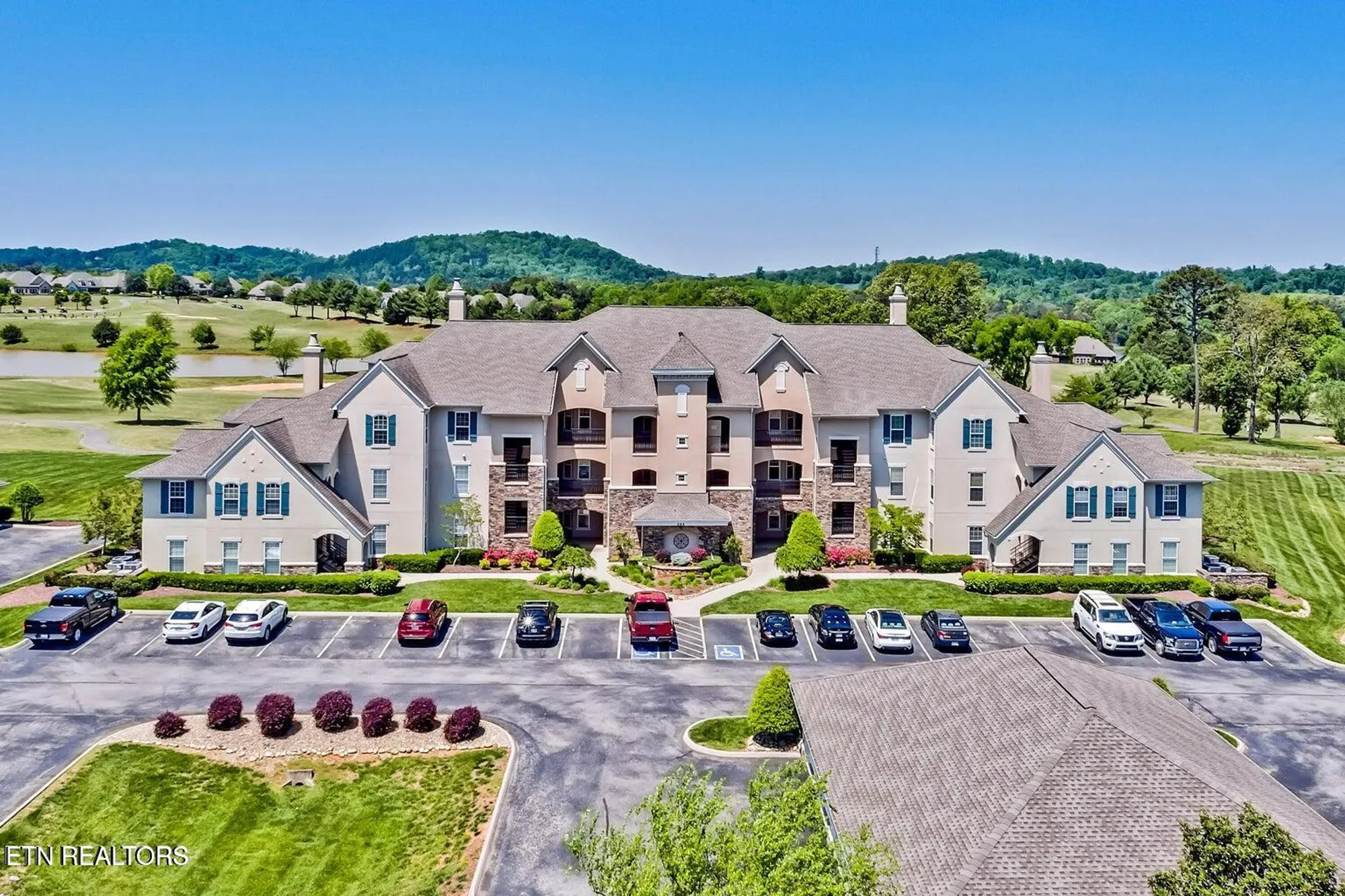 Property Slideshow image 1 of 34 | 535 rarity bay pkwy apt 304, Vonore, TN, 37885