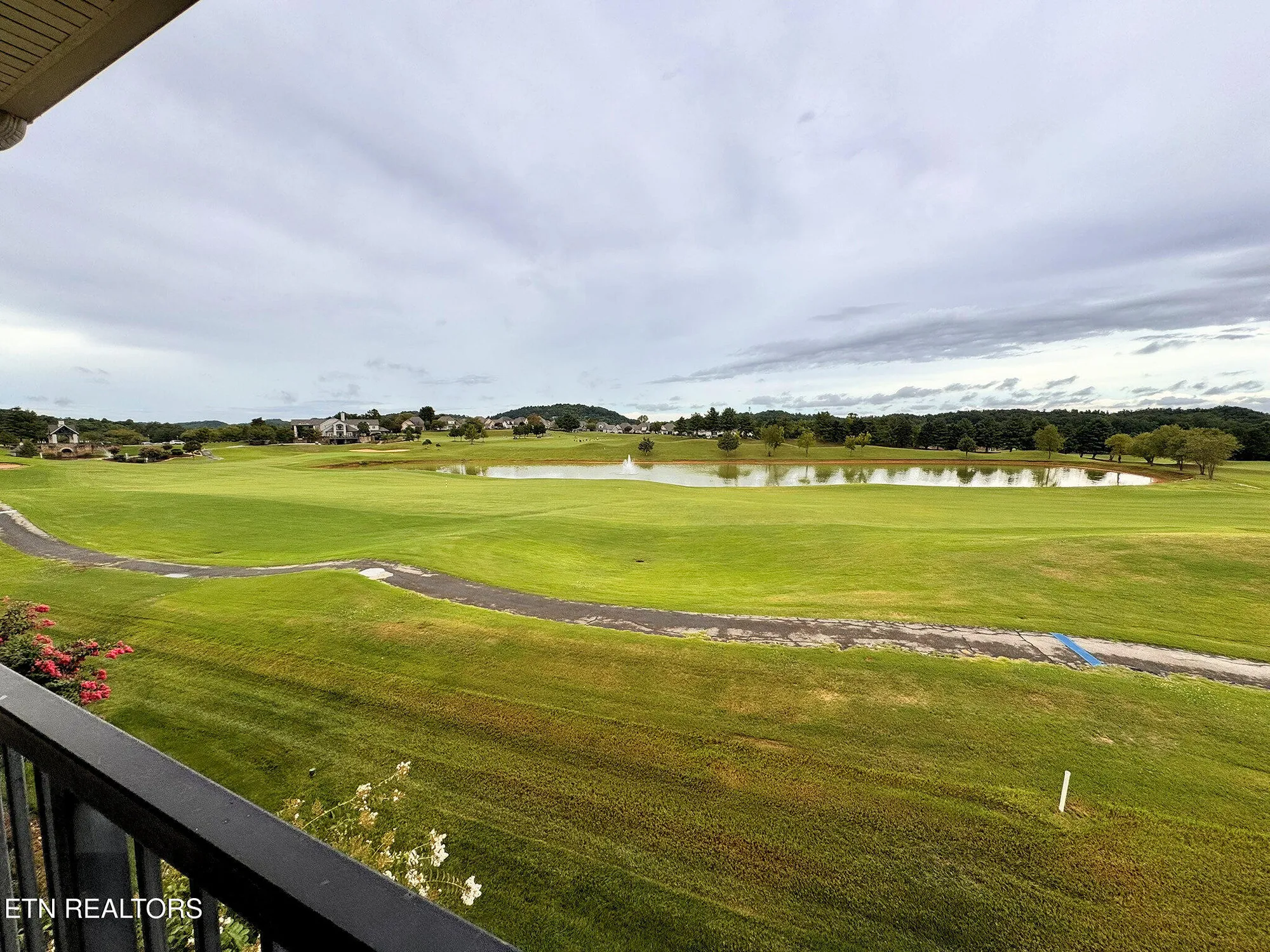 Property Slideshow image 17 of 34 | 535 rarity bay pkwy apt 304, Vonore, TN, 37885