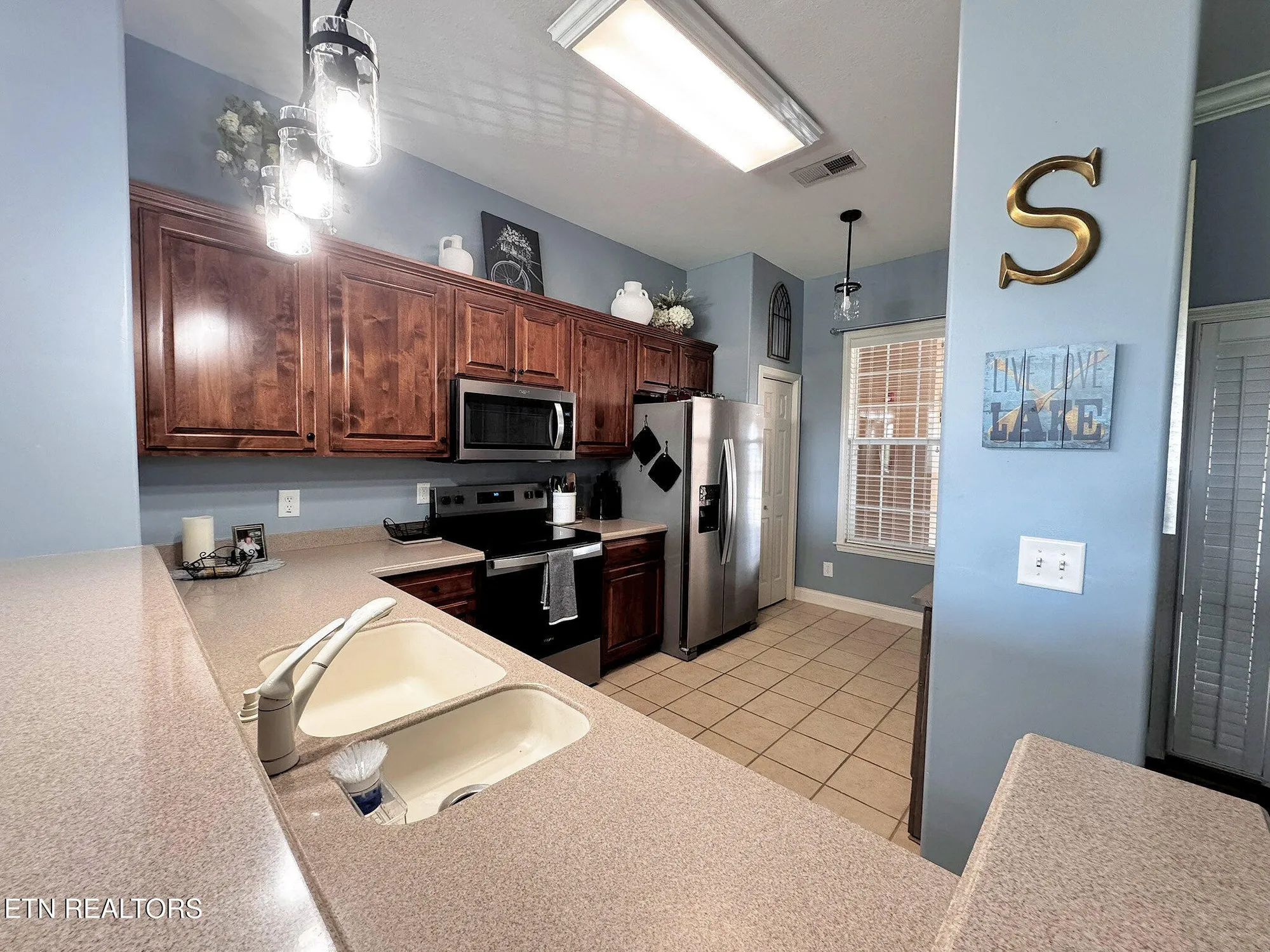 Property Slideshow image 4 of 34 | 535 rarity bay pkwy apt 304, Vonore, TN, 37885